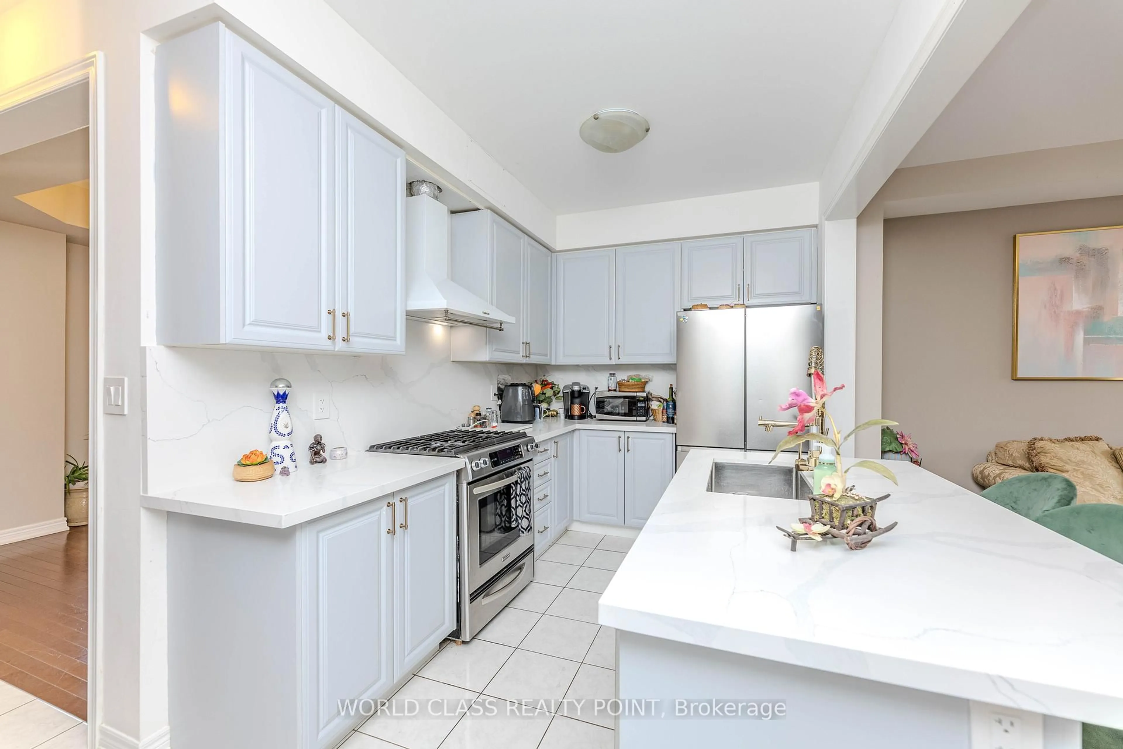 Standard kitchen, unknown for 255 Barons St, Vaughan Ontario L4H 3Z3