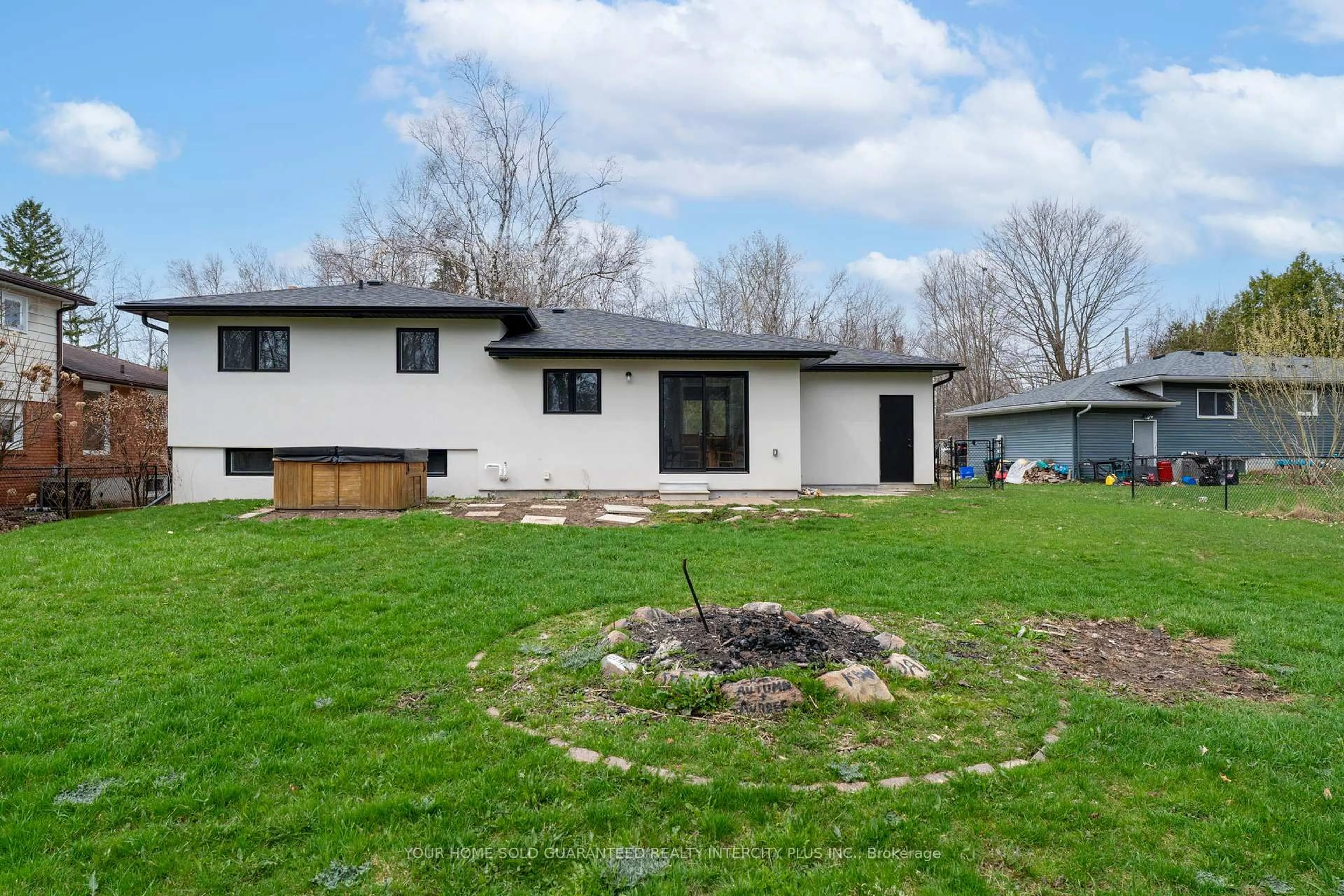 Unknown for 2031 Saint Paul Rd, Innisfil Ontario L9S 1V2