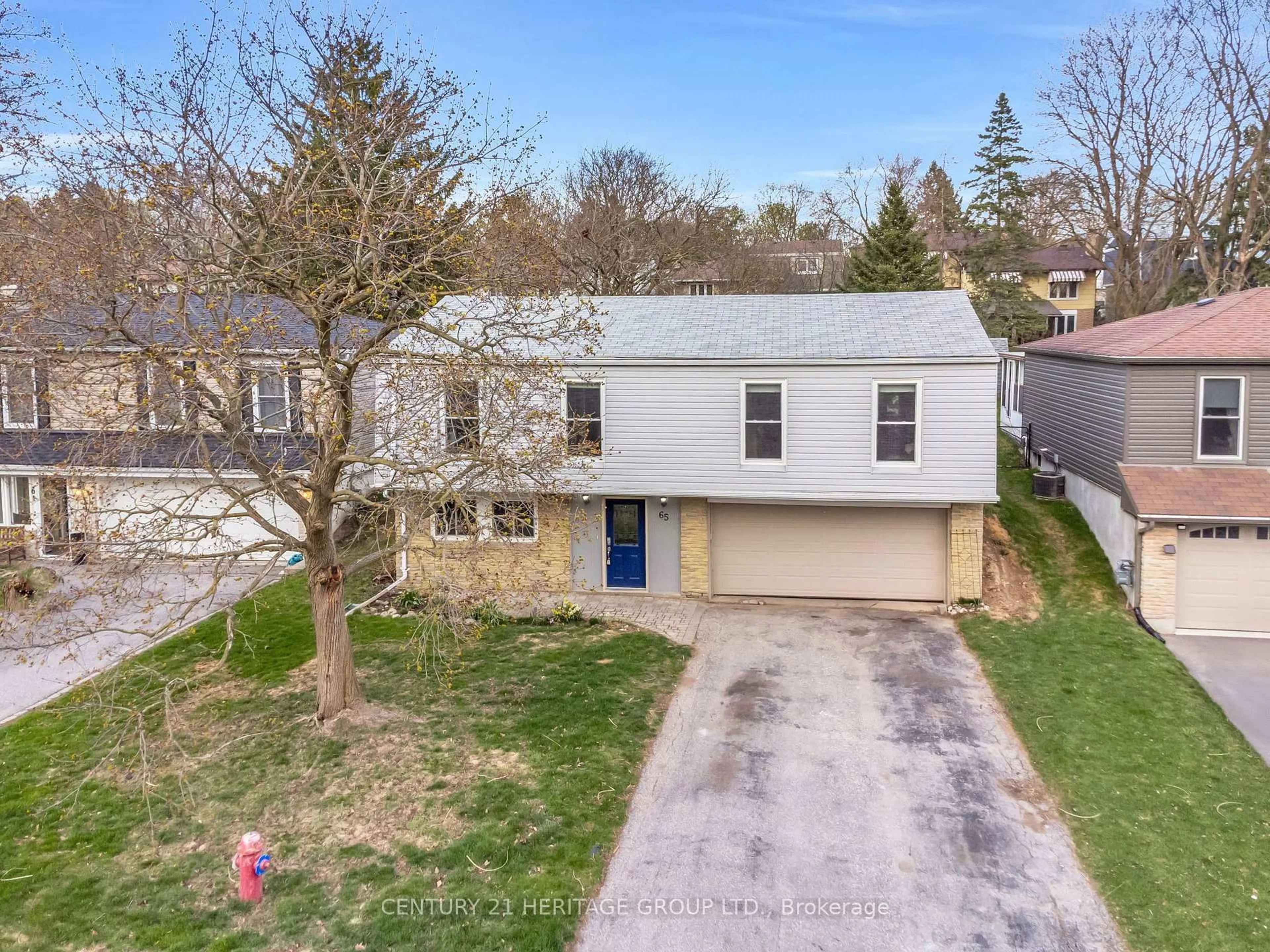 A pic from outside/outdoor area/front of a property/back of a property/a pic from drone, street for 65 Highland Ave, Newmarket Ontario L3Y 3H9