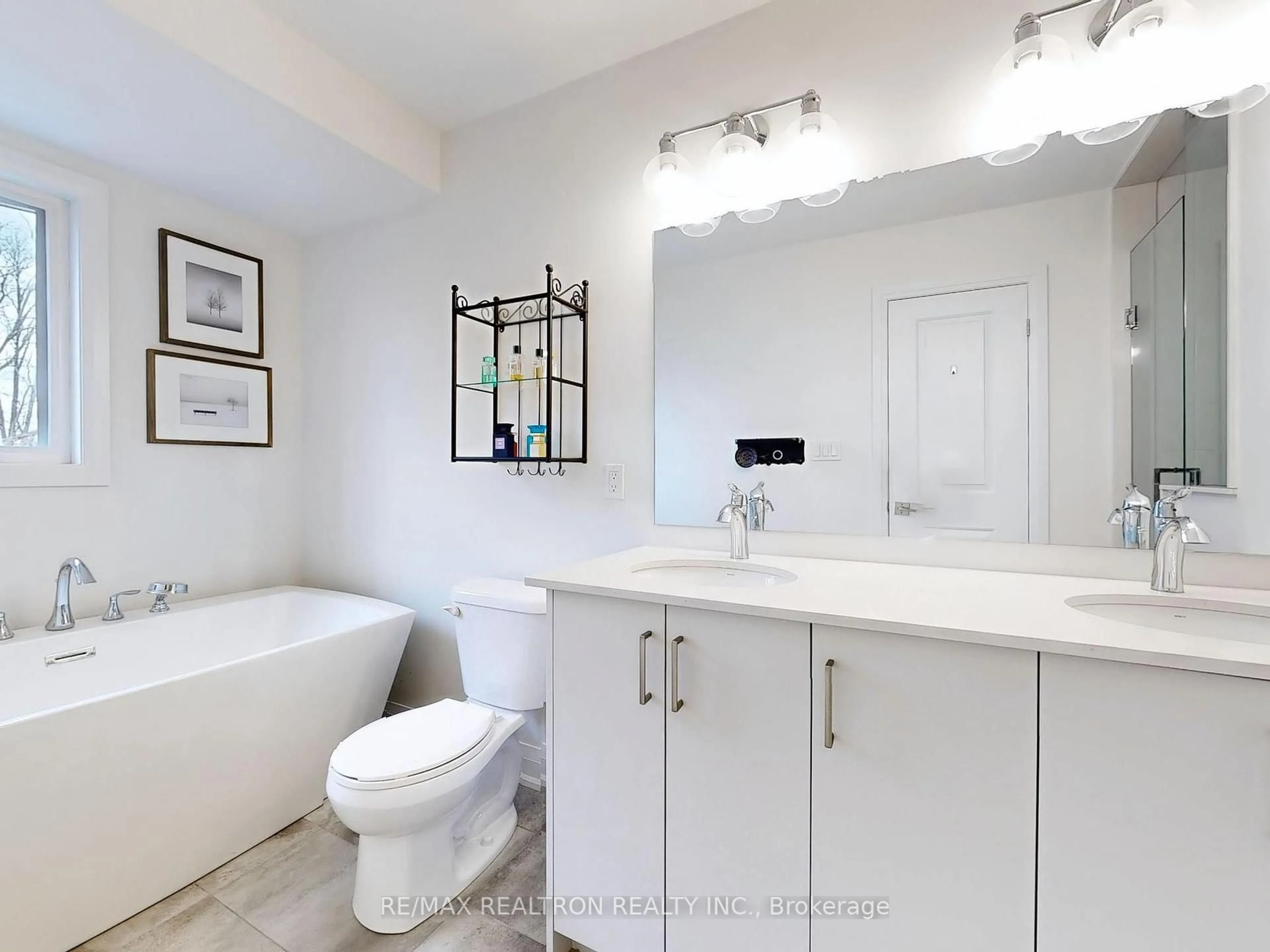 Standard bathroom, ceramic/tile floor for 10 Shatner Turnabout N/A, Vaughan Ontario L4L 0M4