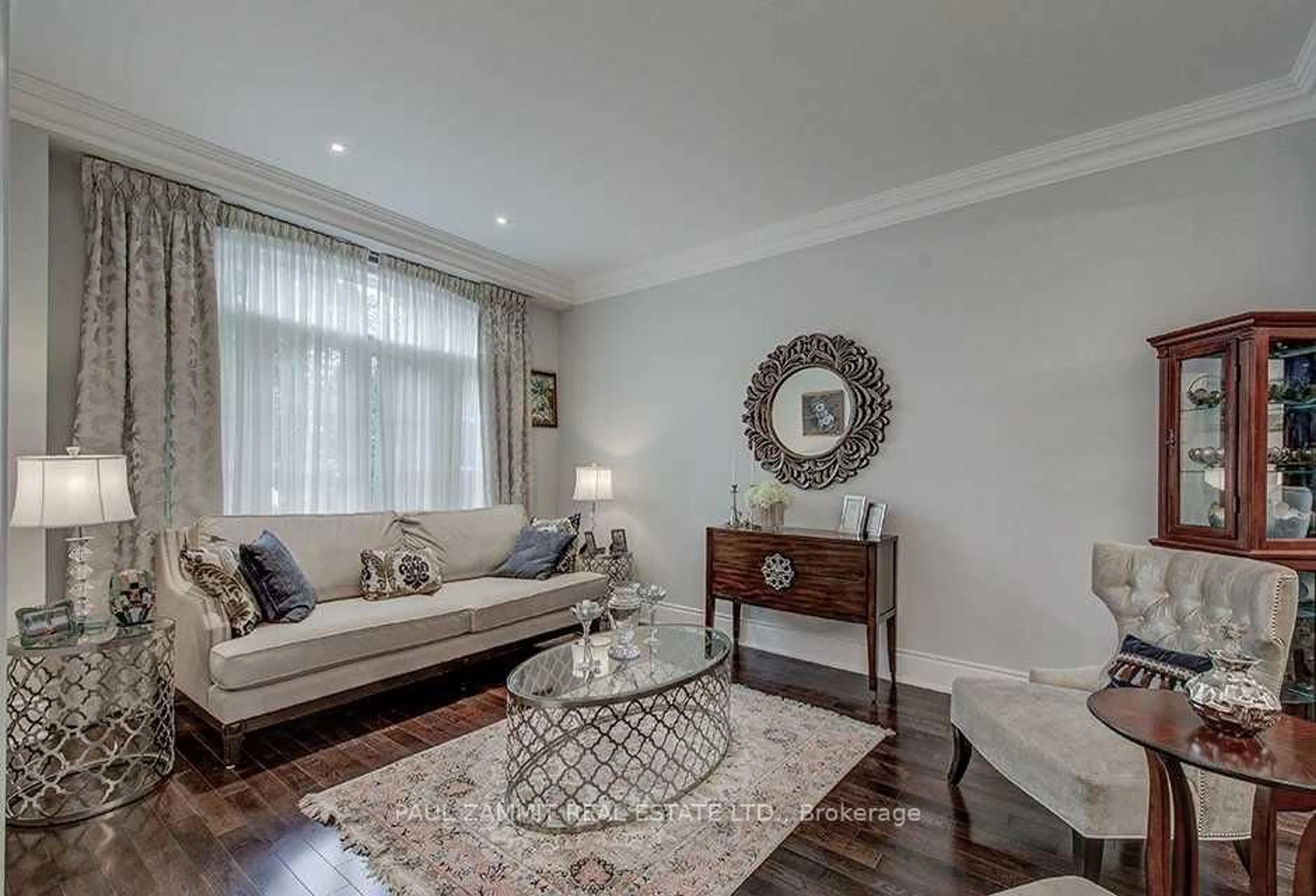 Living room with furniture, wood/laminate floor for 90 Grandview Ave, Markham Ontario L3T 1H4