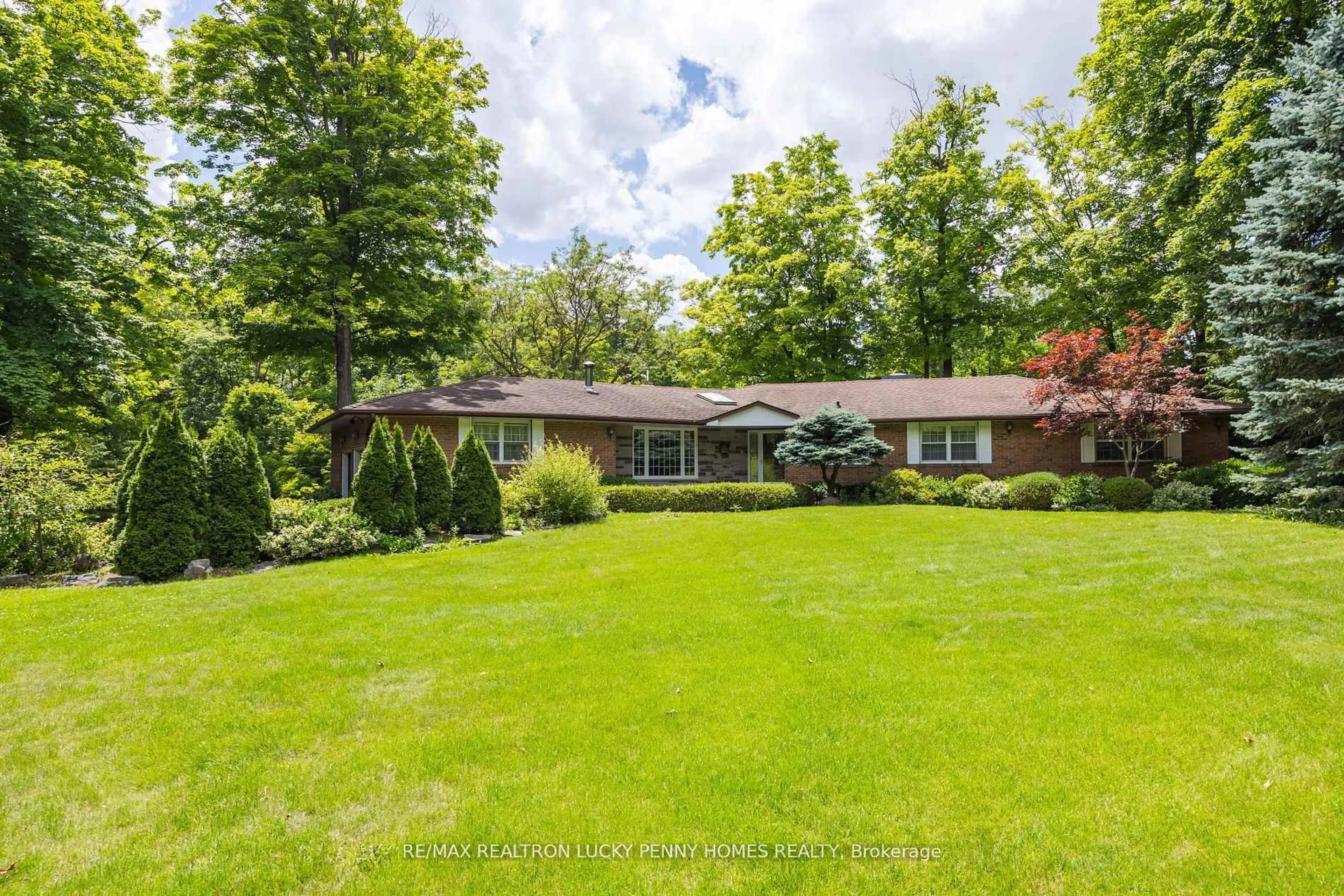 A pic from outside/outdoor area/front of a property/back of a property/a pic from drone, unknown for 3 Ahorn Grve, Markham Ontario L6C 1C8