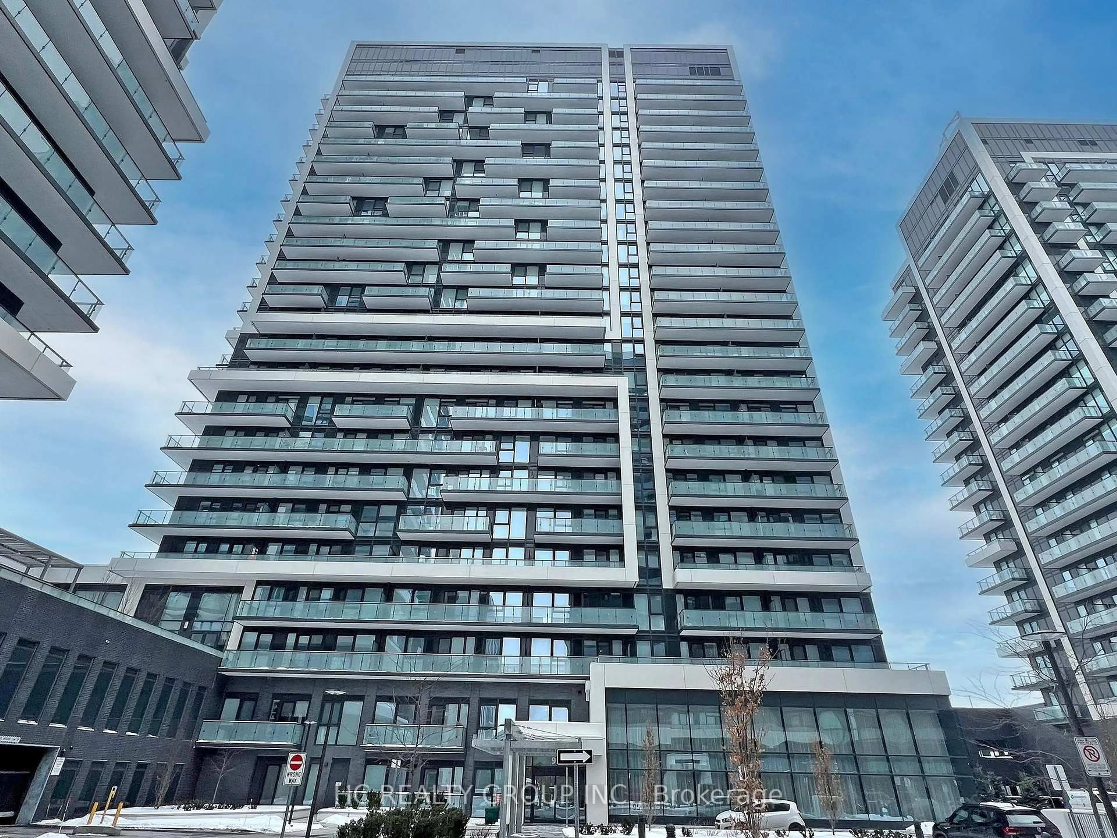 Indoor foyer for 95 Oneida Cres #2003, Richmond Hill Ontario L4B 0H5