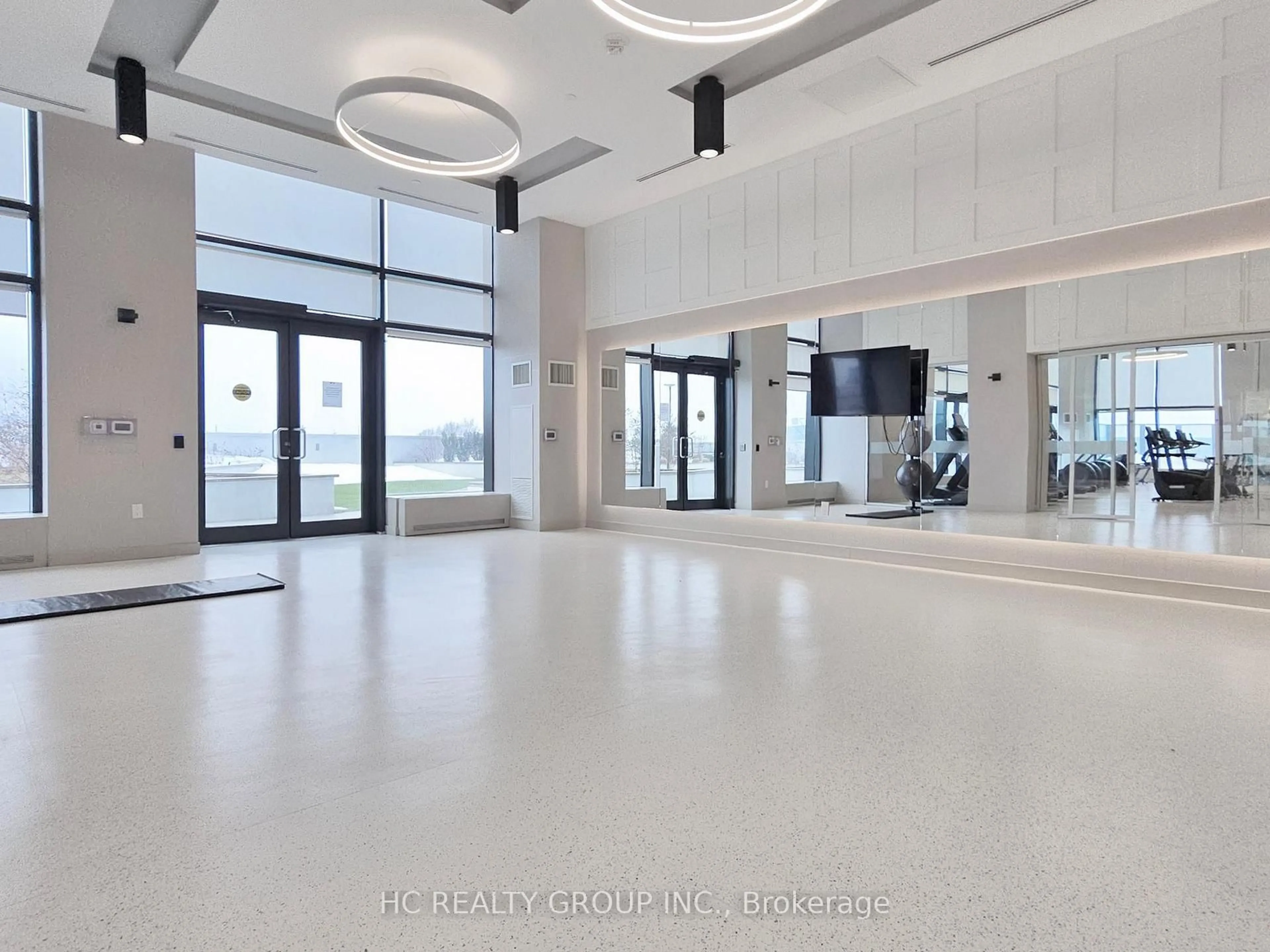 Indoor foyer for 95 Oneida Cres #2003, Richmond Hill Ontario L4B 0H5