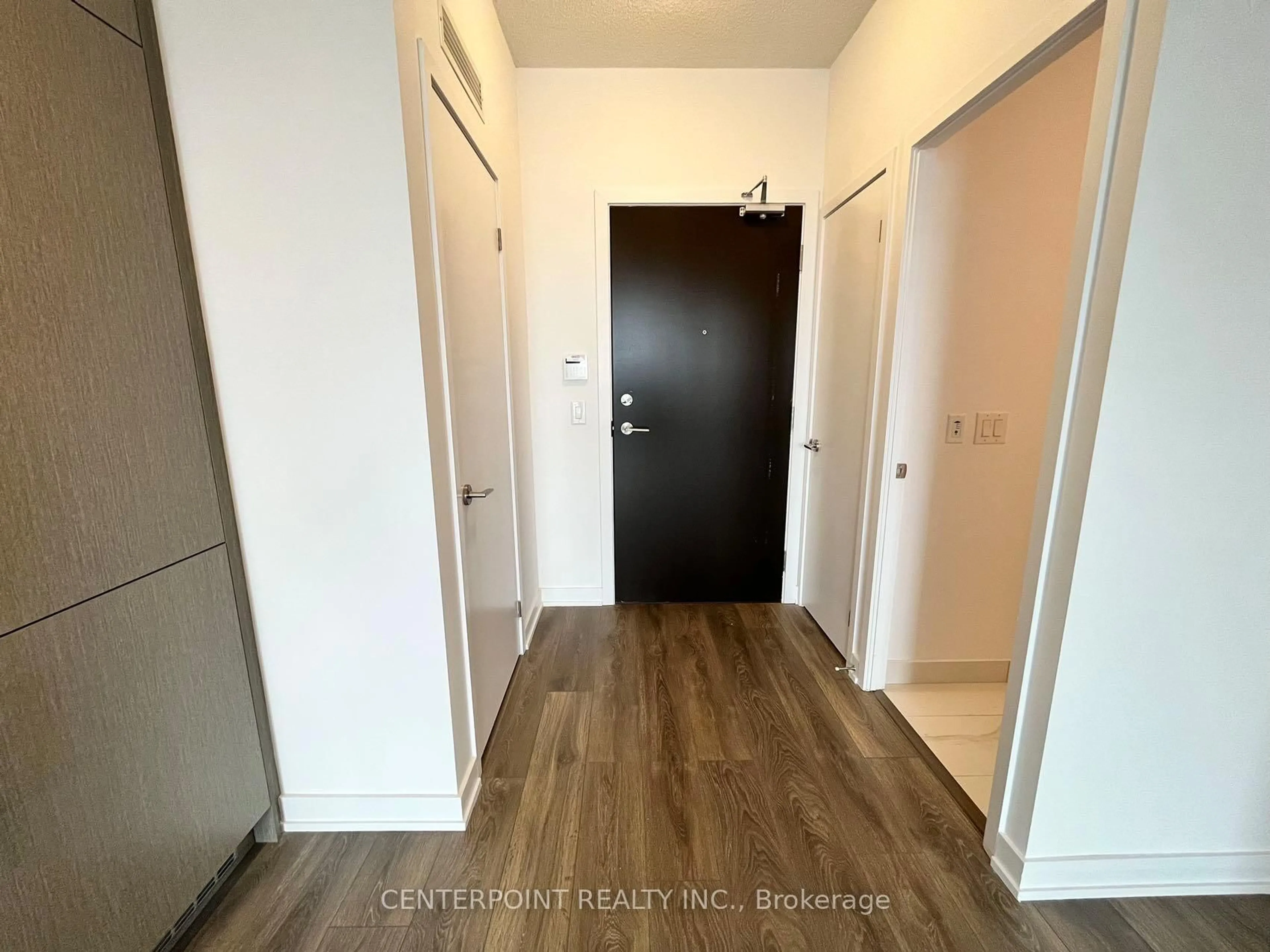 Indoor entryway for 38 Honeycrisp Cres #1607, Vaughan Ontario L4K 0M8