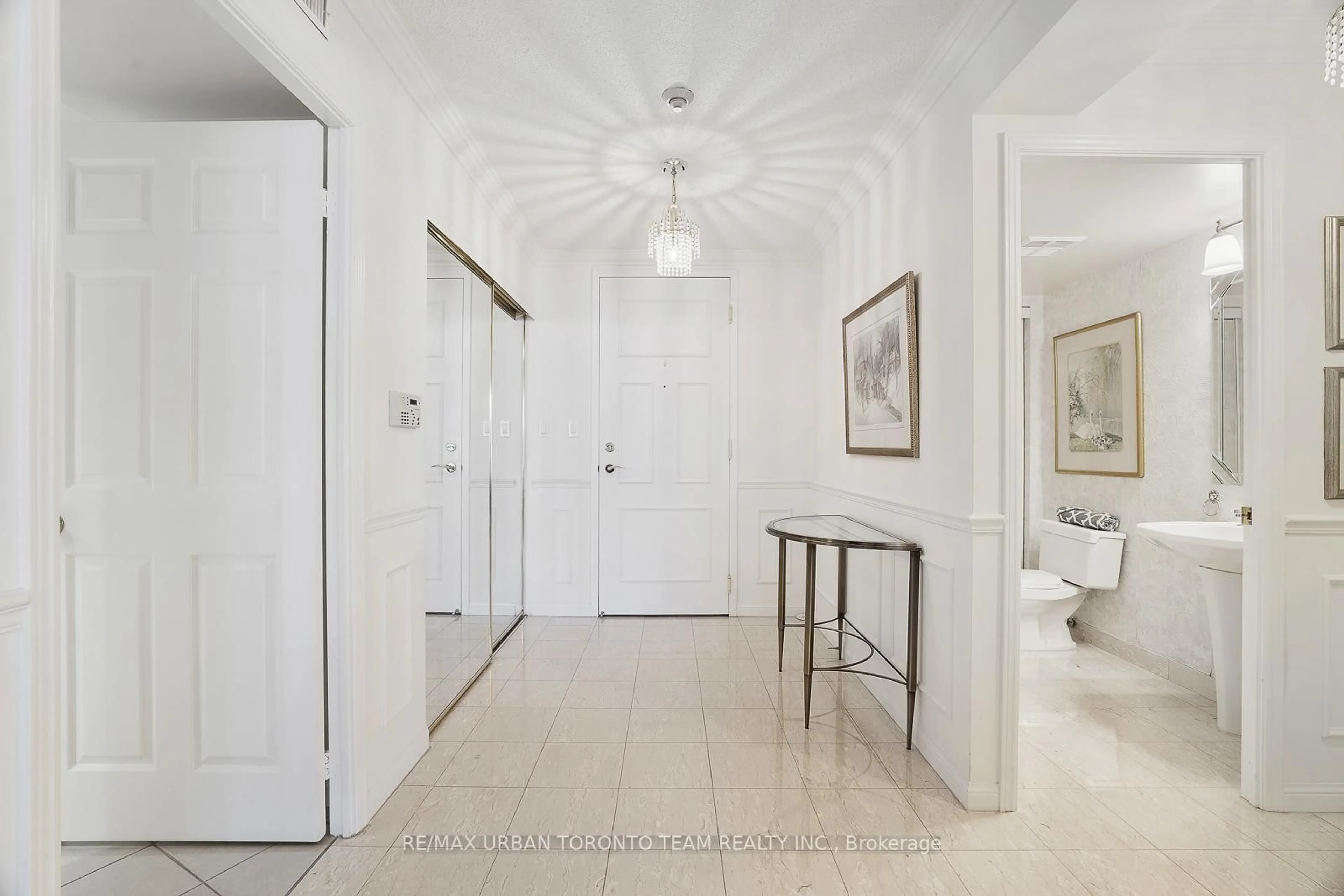 Indoor entryway for 610 Bullock Dr #1012, Markham Ontario L3R 0G1