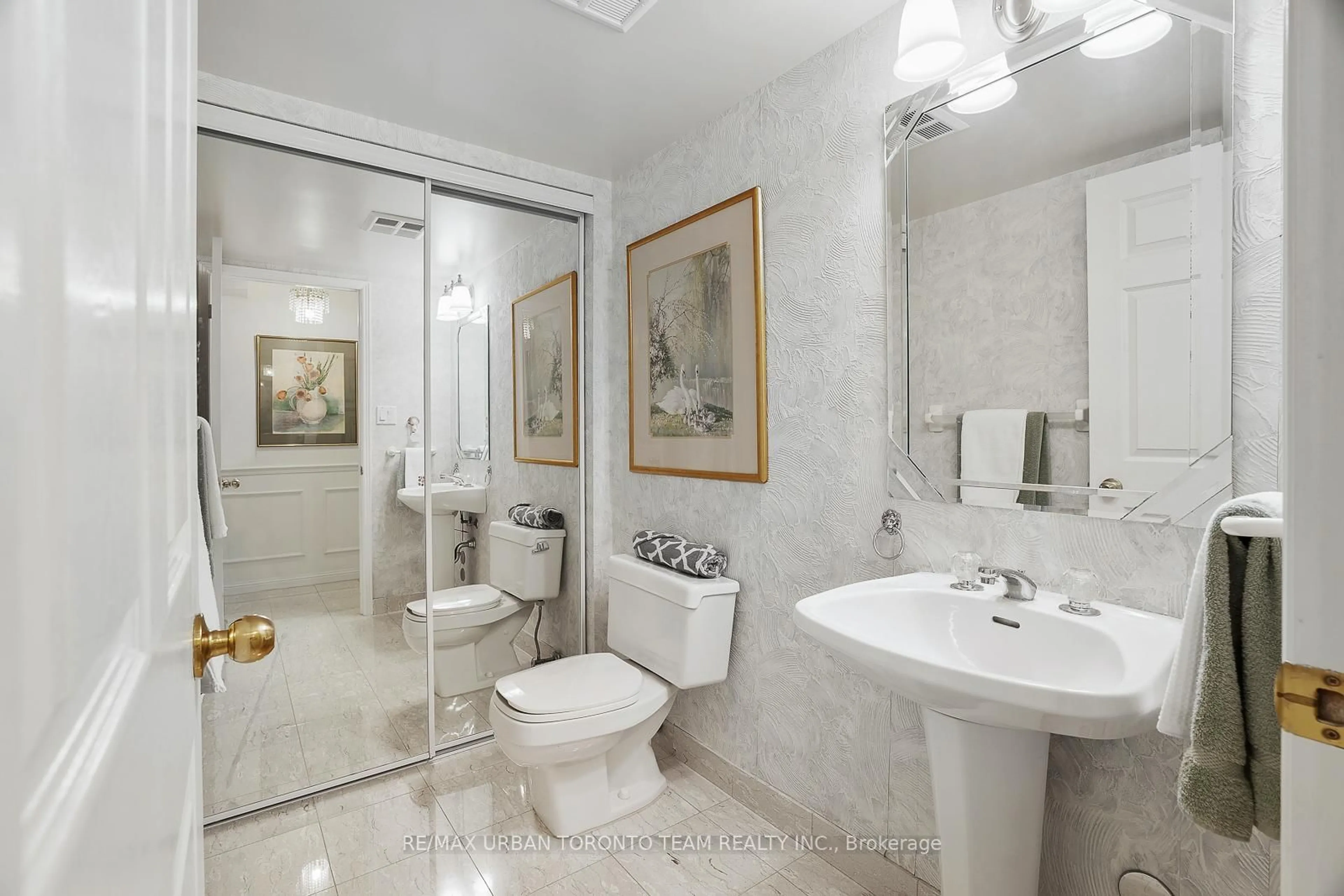 Standard bathroom, ceramic/tile floor for 610 Bullock Dr #1012, Markham Ontario L3R 0G1