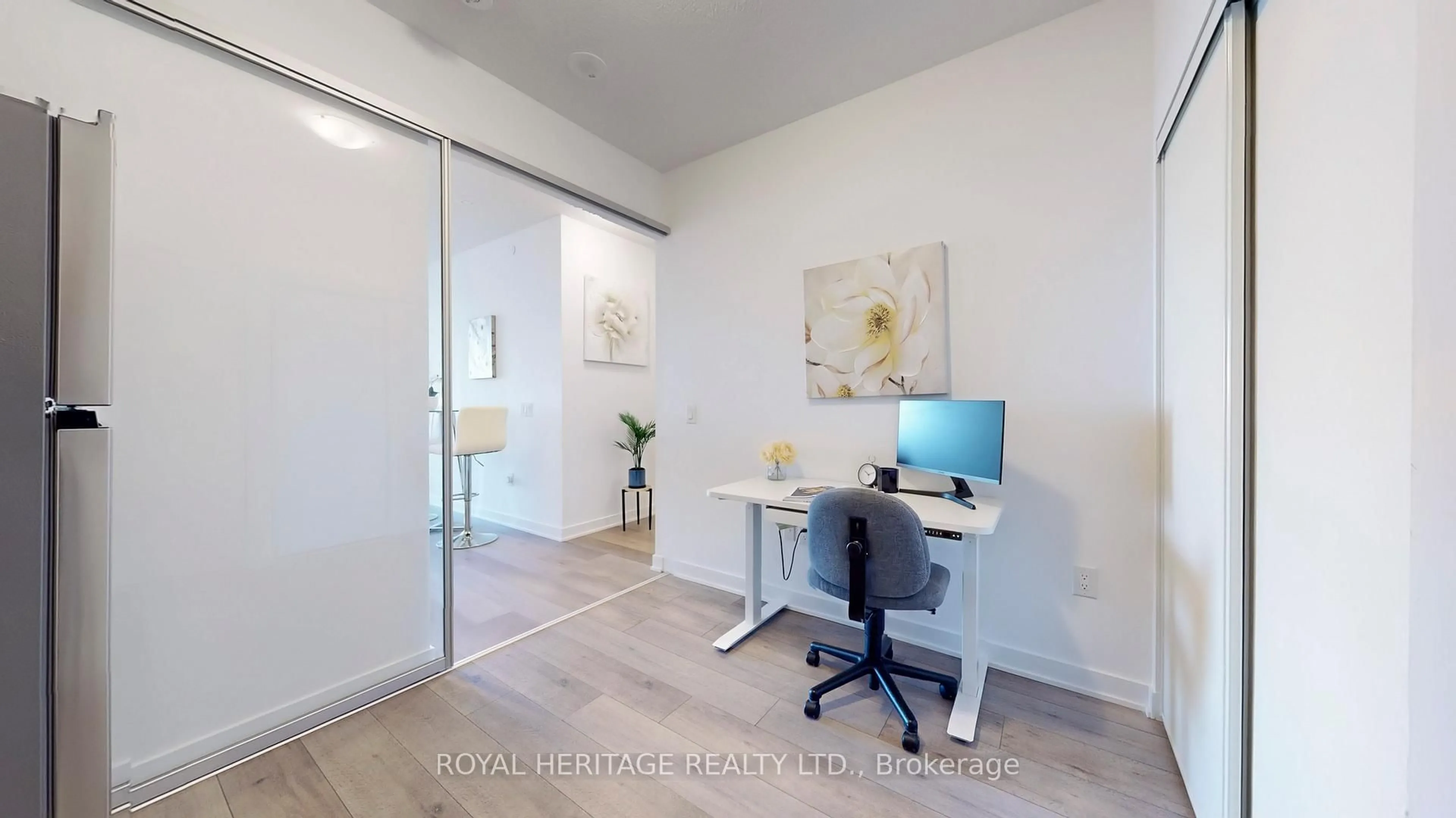A pic of a room for 10 Honeycrisp Cres #819, Vaughan Ontario L4K 0M7