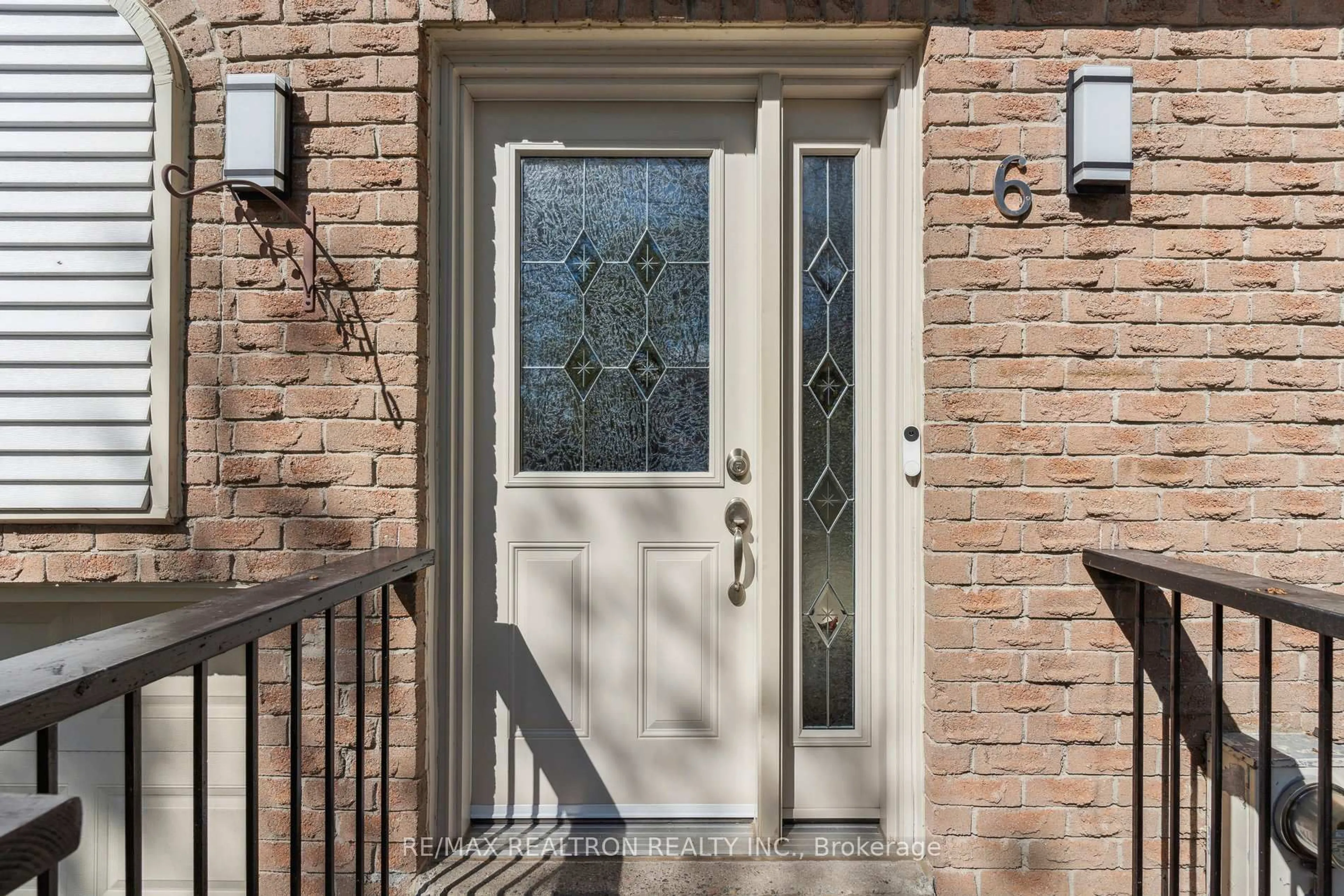 Indoor entryway for 6 Chestnut Gate, Markham Ontario L3T 5W8