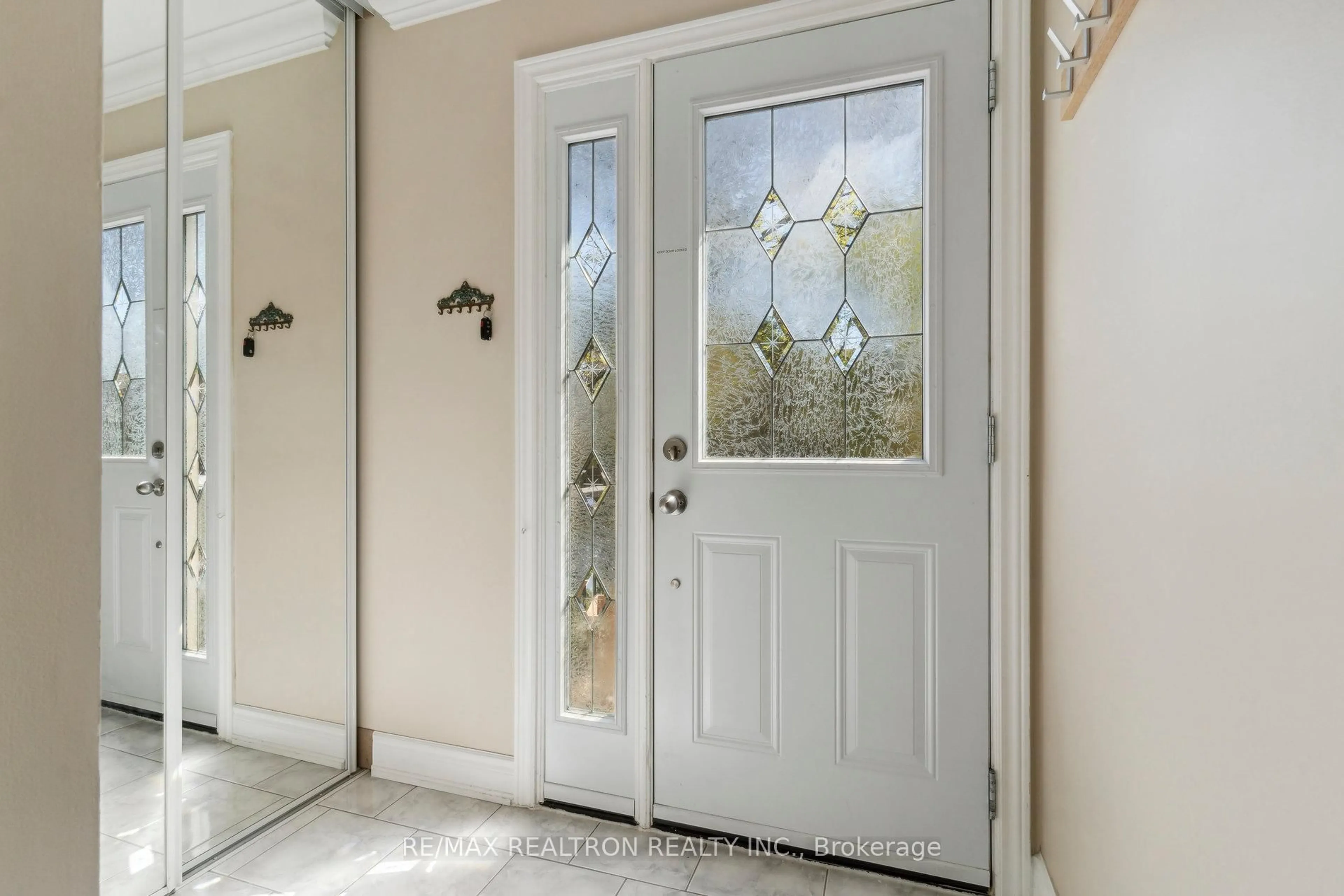 Indoor entryway for 6 Chestnut Gate, Markham Ontario L3T 5W8