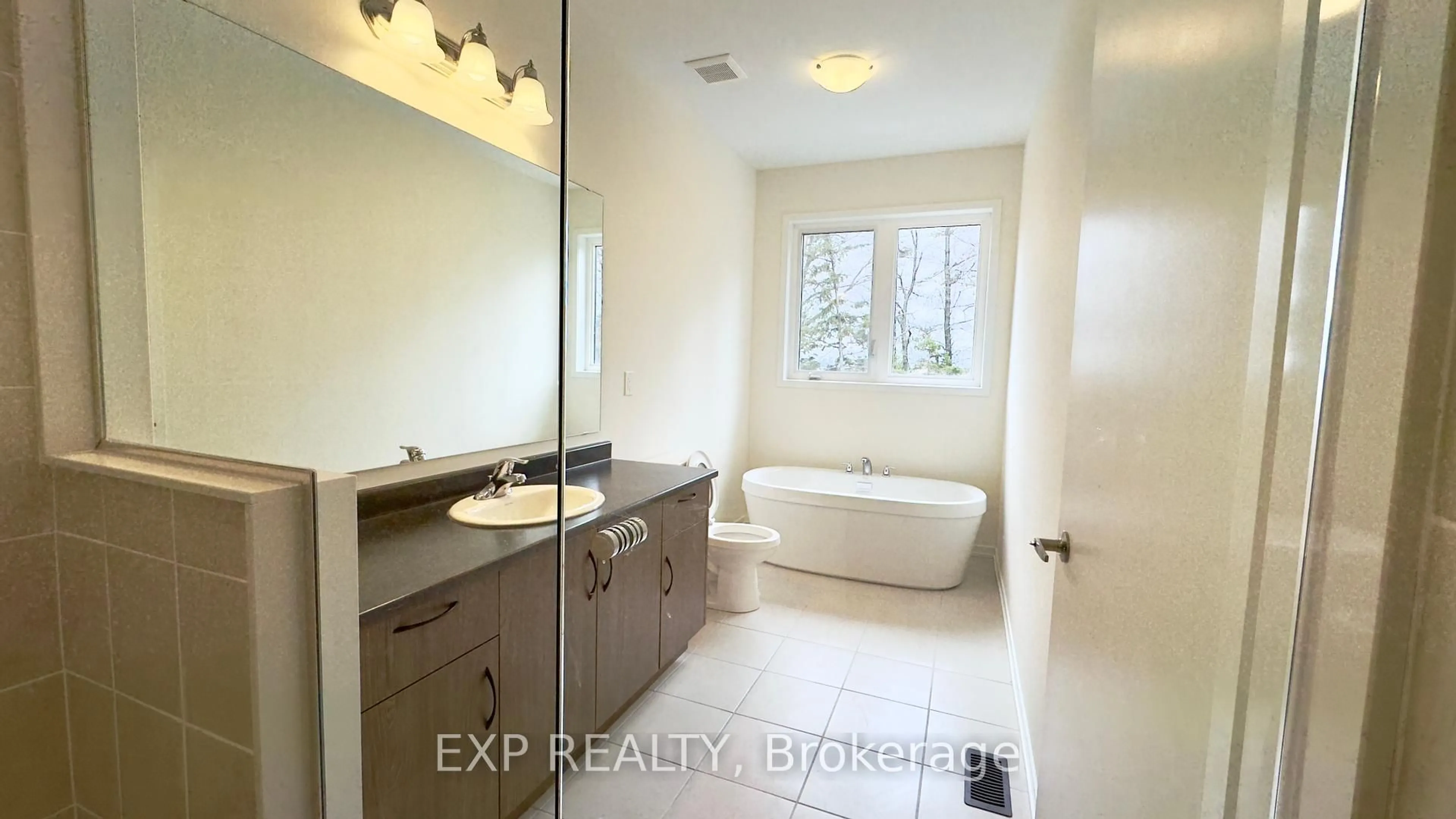 Contemporary bathroom, ceramic/tile floor for 9 Rumi Crt #BLock 37 Unit 7, Vaughan Ontario L6A 5E5