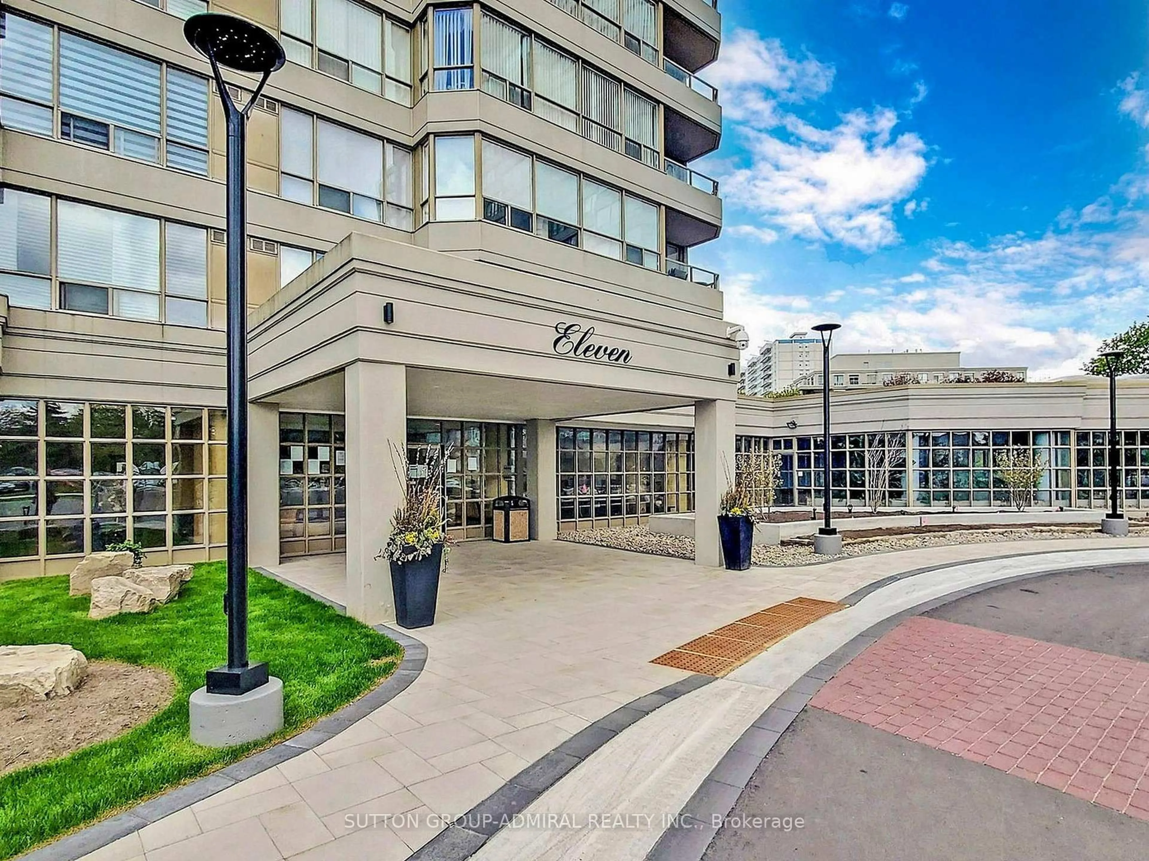 Indoor foyer for 11 Townsgate Dr #401, Vaughan Ontario L4J 8G4