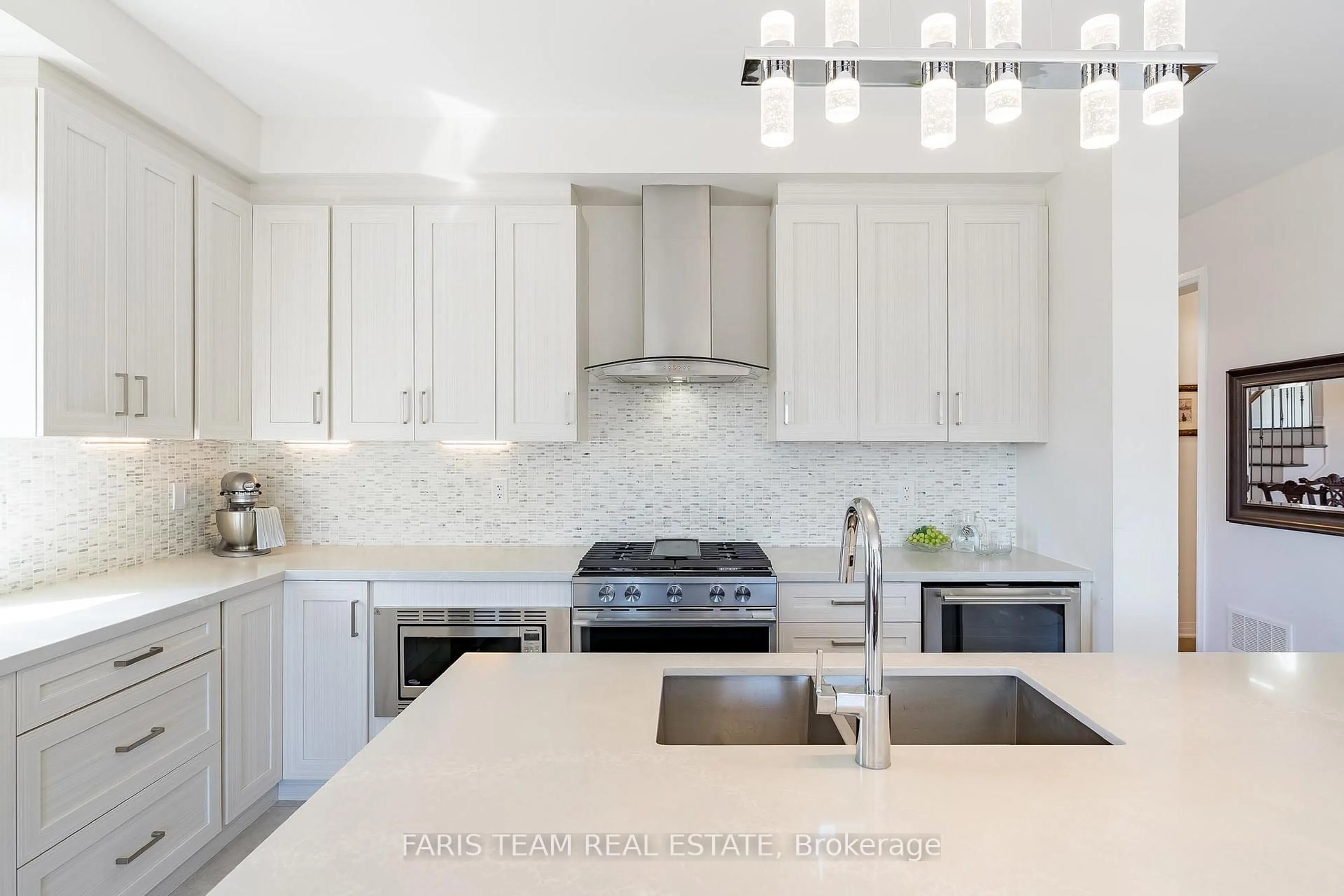 Contemporary kitchen, ceramic/tile floor for 1 Pridham Pl, New Tecumseth Ontario L0G 1W0