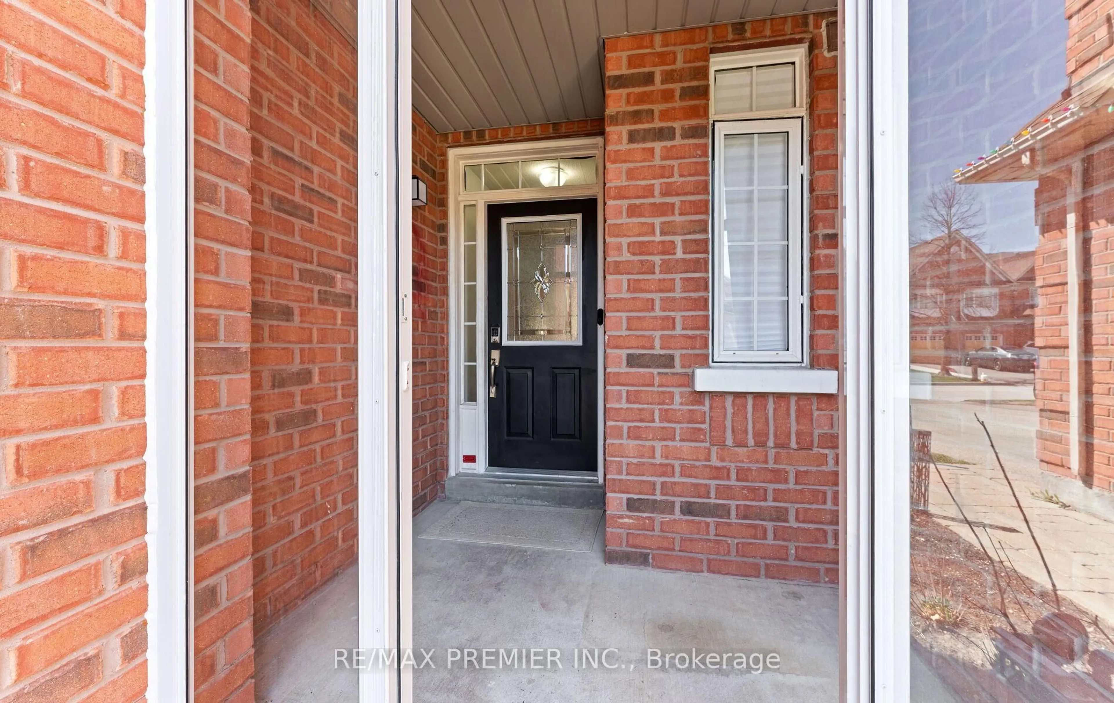Indoor entryway for 10 Cormel St, Vaughan Ontario L6A 2L3