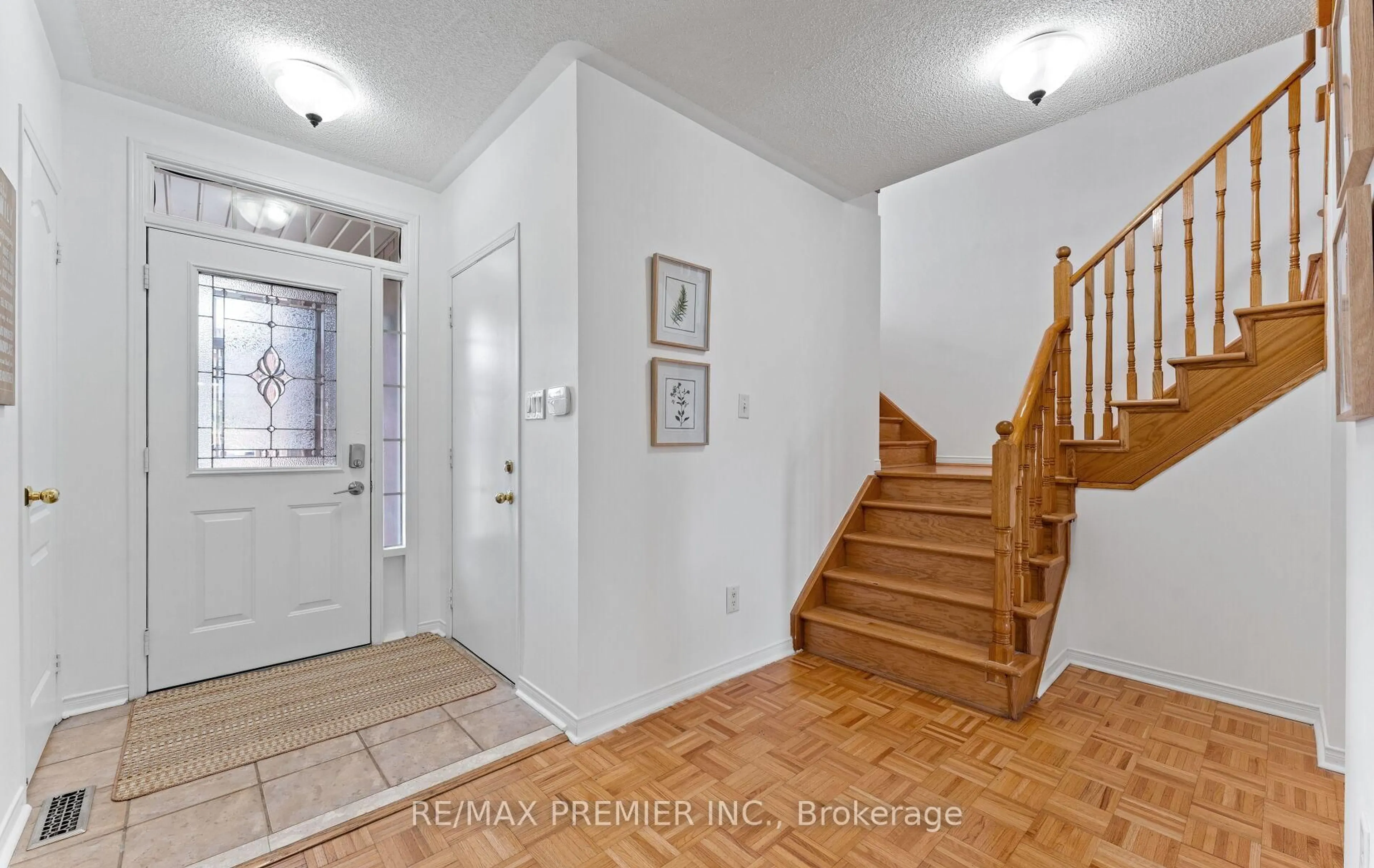 Indoor entryway for 10 Cormel St, Vaughan Ontario L6A 2L3