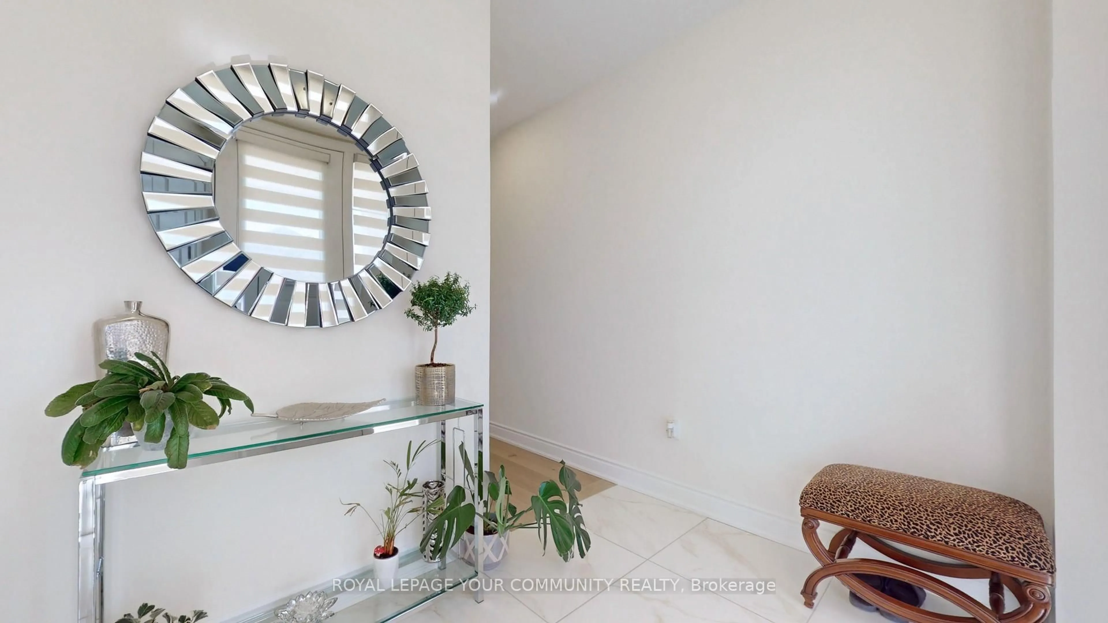 Indoor entryway for 161 Silk Twist Dr, East Gwillimbury Ontario L9N 0V7