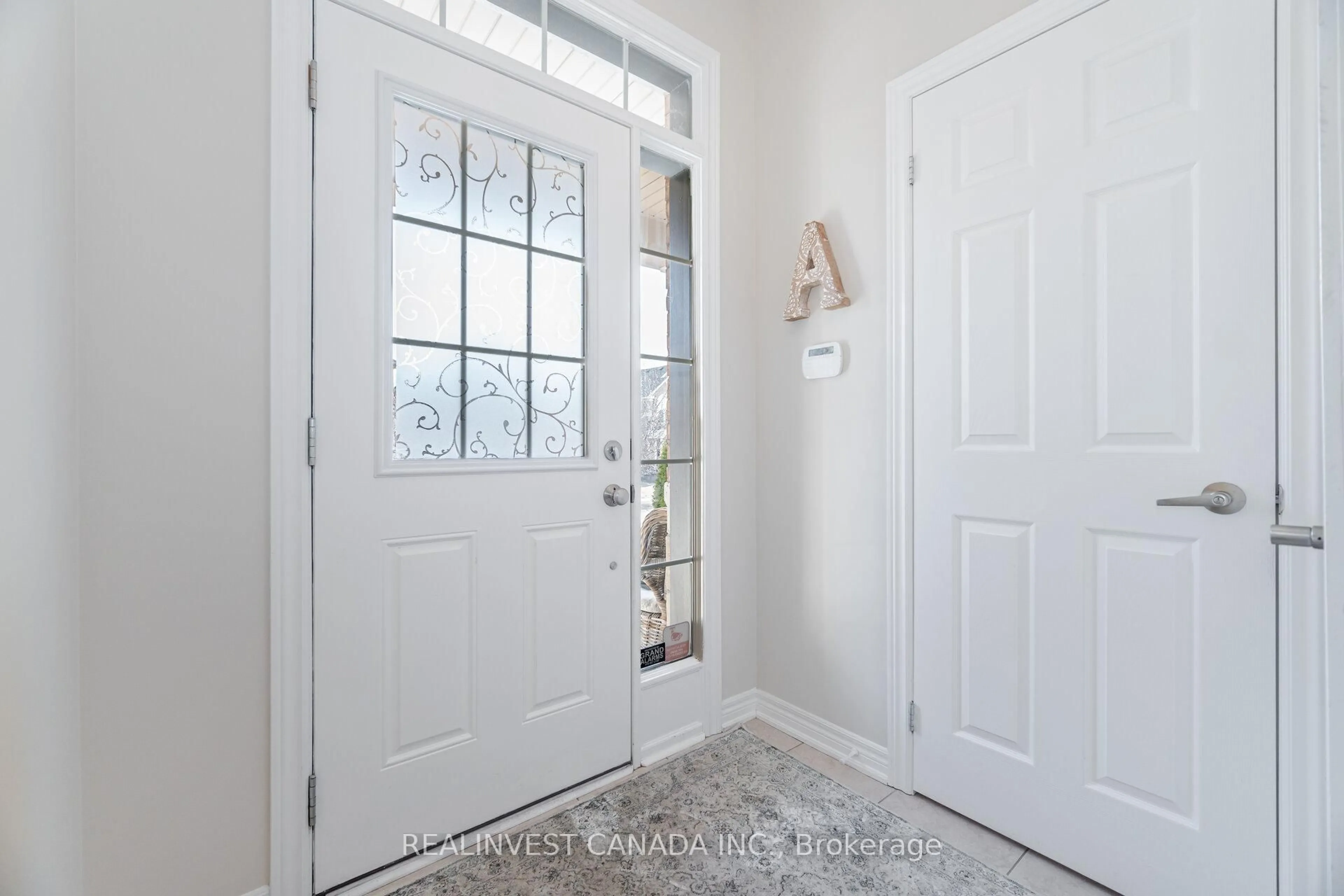 Indoor entryway for 50 Lauderdale Dr, Vaughan Ontario L6A 4G7