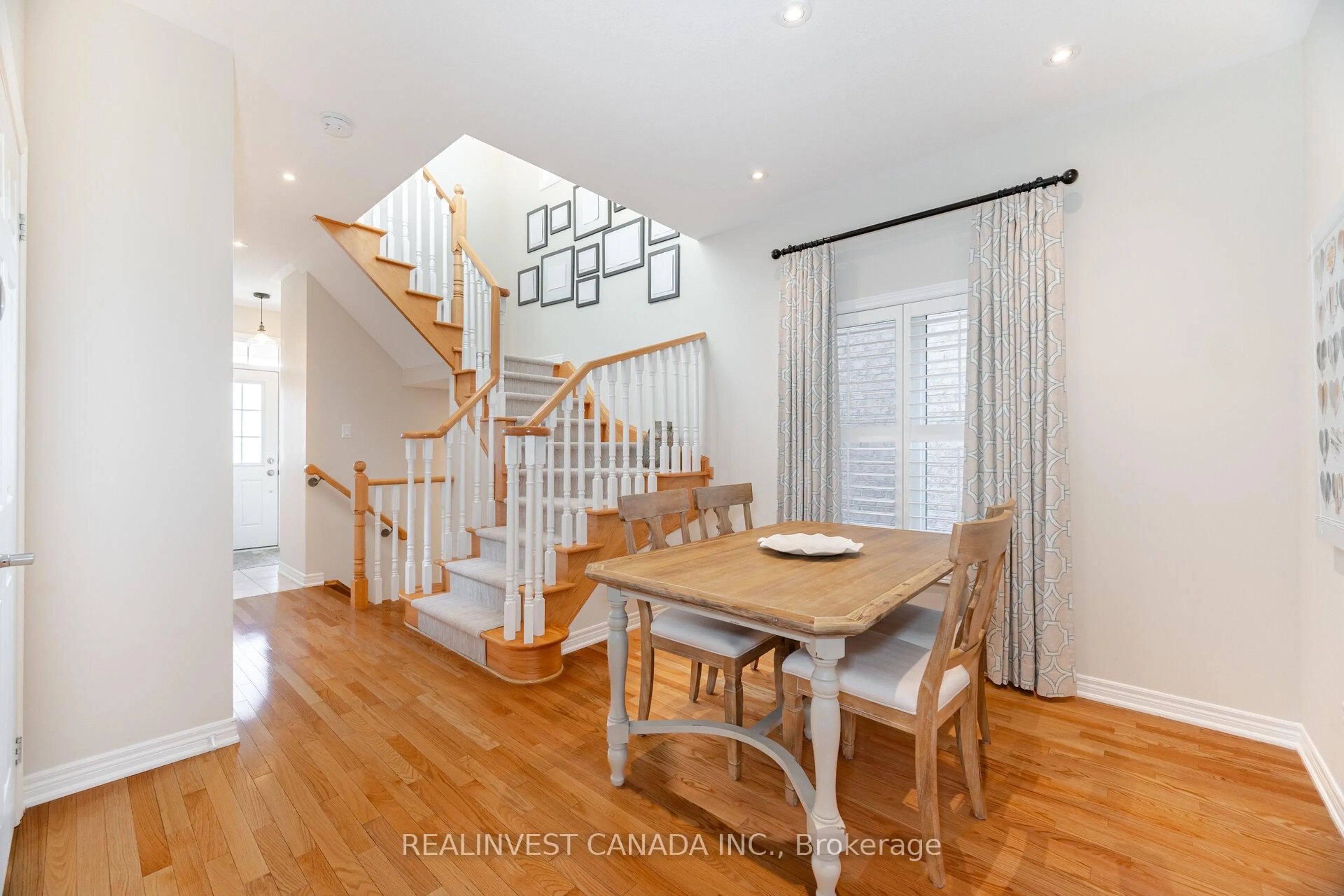 Dining room, wood/laminate floor for 50 Lauderdale Dr, Vaughan Ontario L6A 4G7