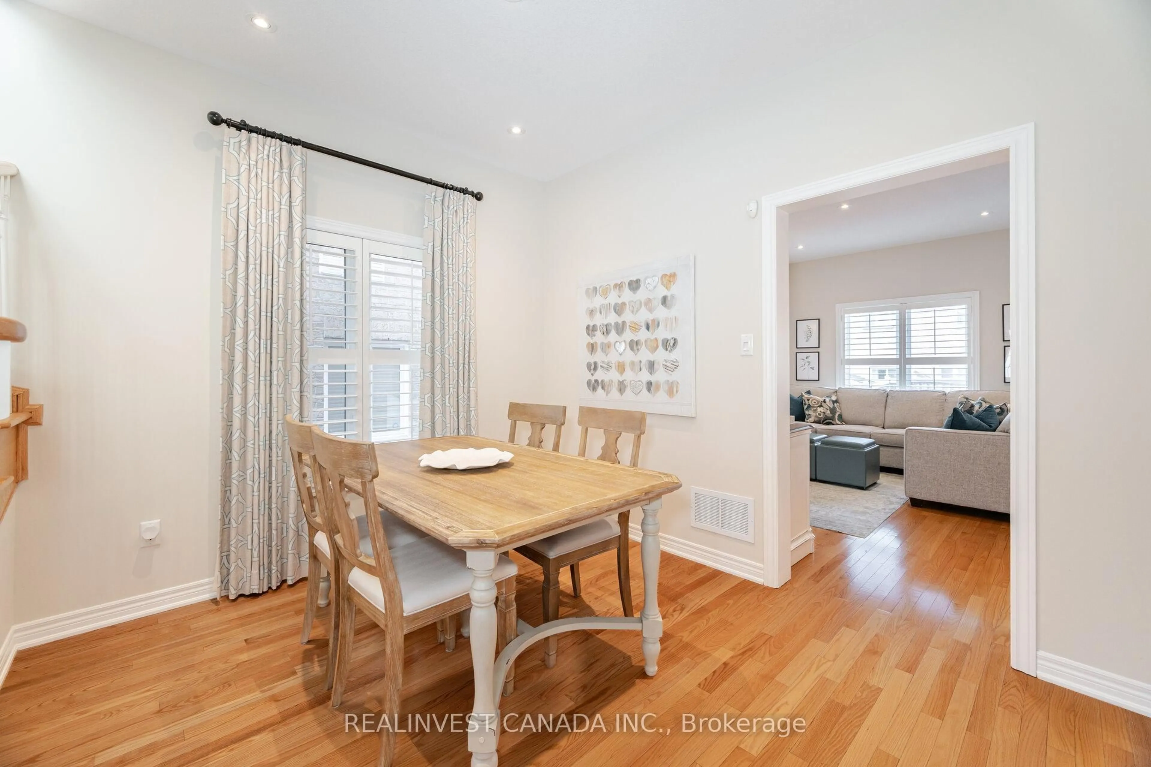 Dining room, wood/laminate floor for 50 Lauderdale Dr, Vaughan Ontario L6A 4G7