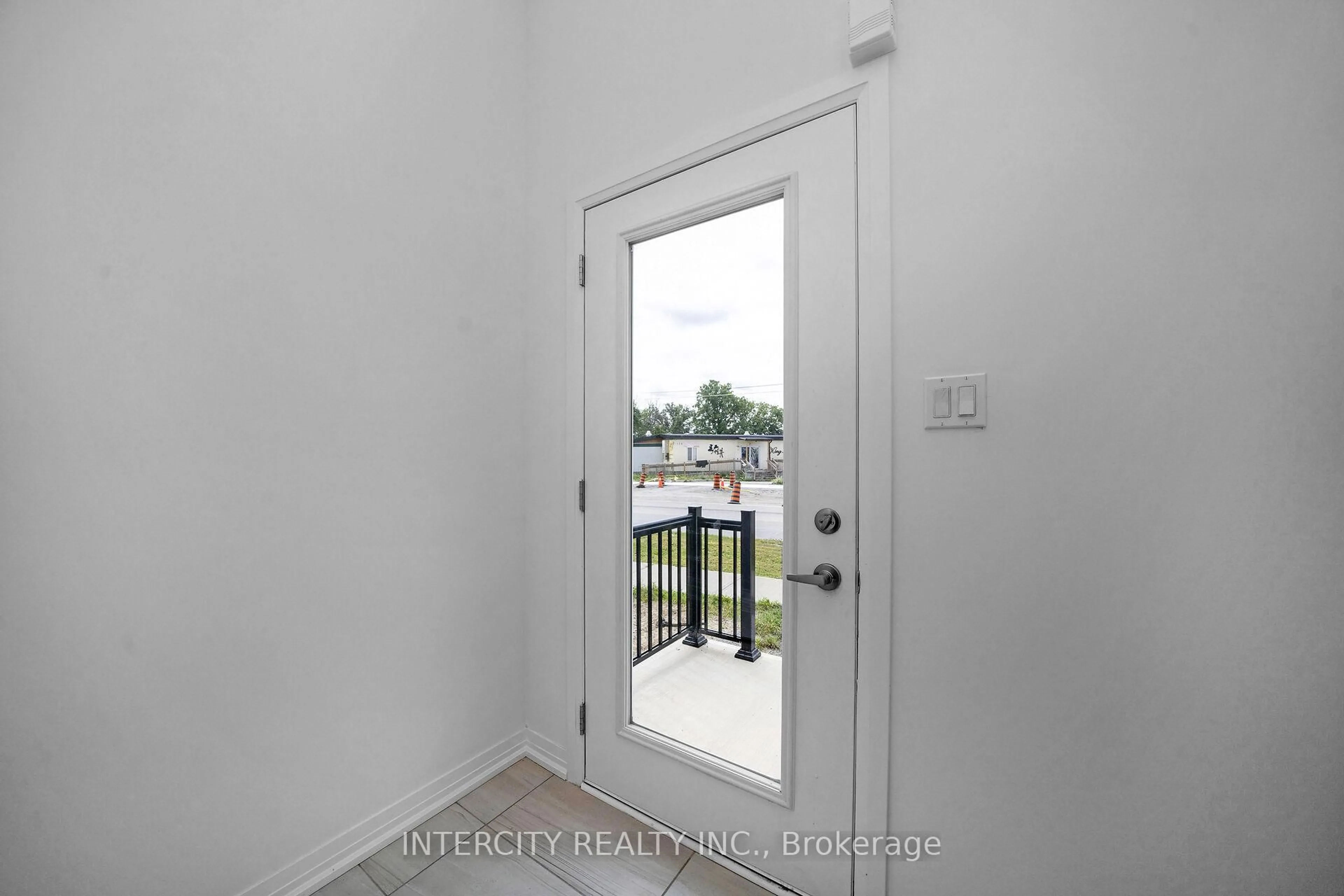 Indoor entryway for 139 Markland St, Markham Ontario L6C 3B5