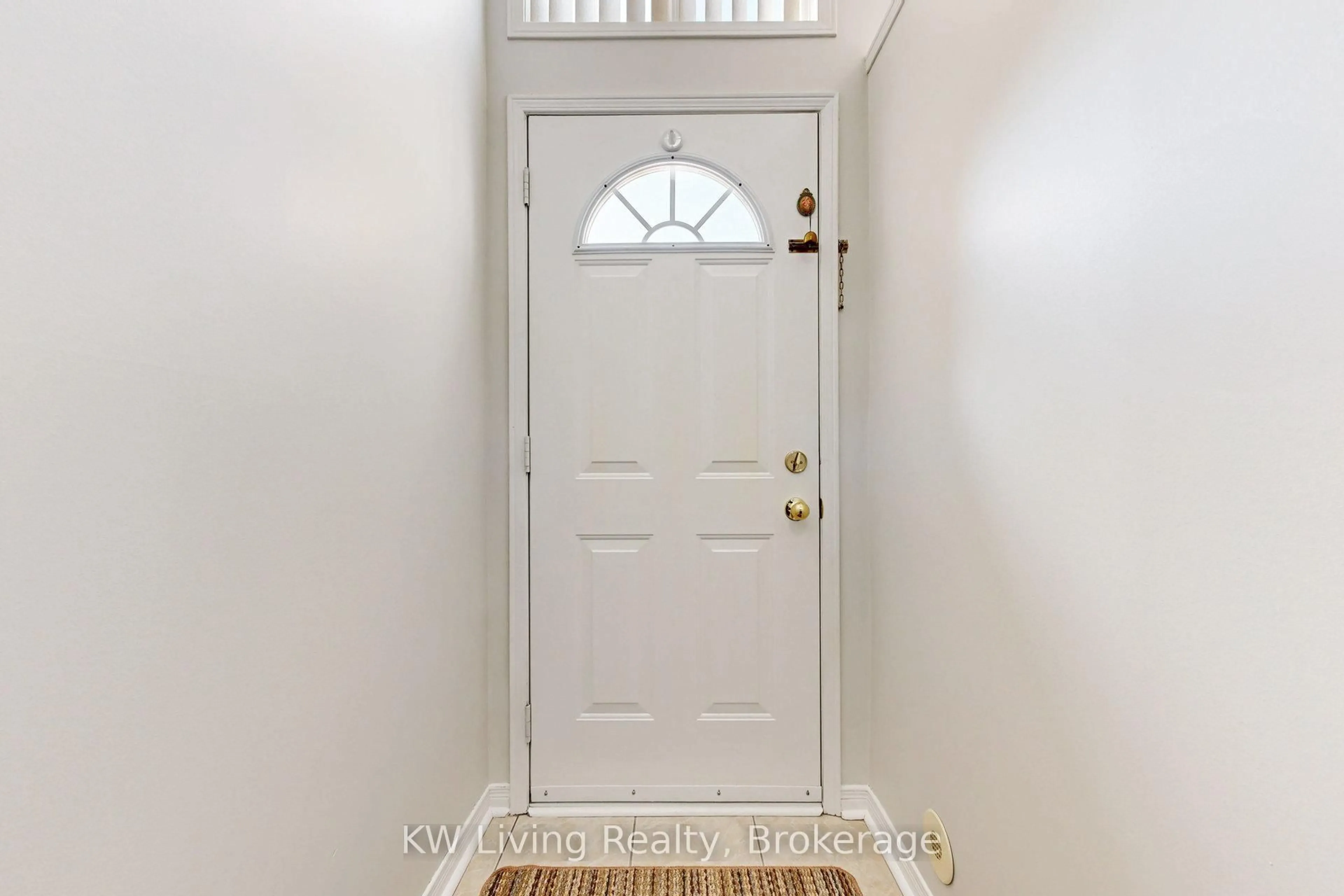 Indoor entryway for 95 Beresford Dr, Richmond Hill Ontario L4B 4J5