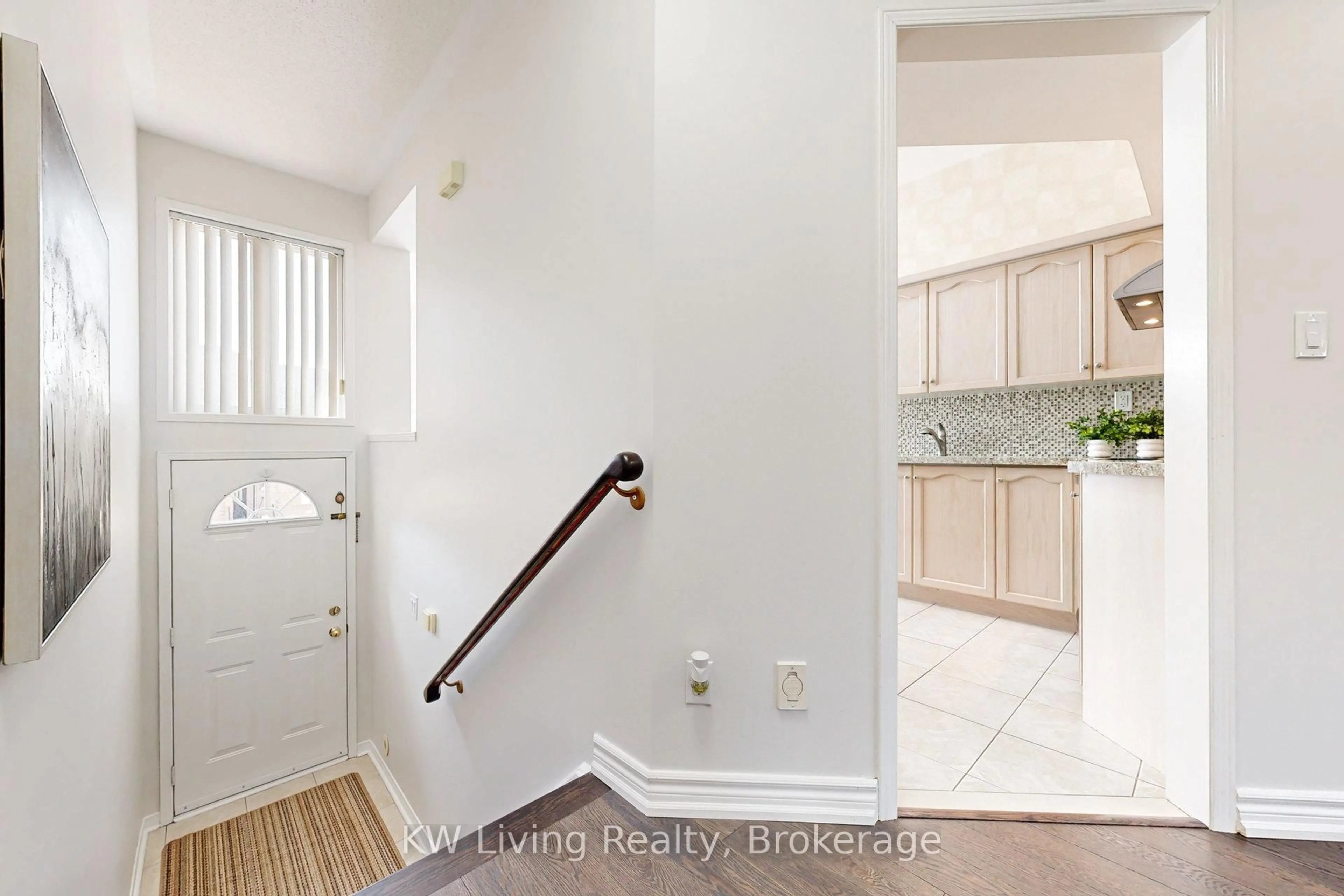 Indoor entryway for 95 Beresford Dr, Richmond Hill Ontario L4B 4J5