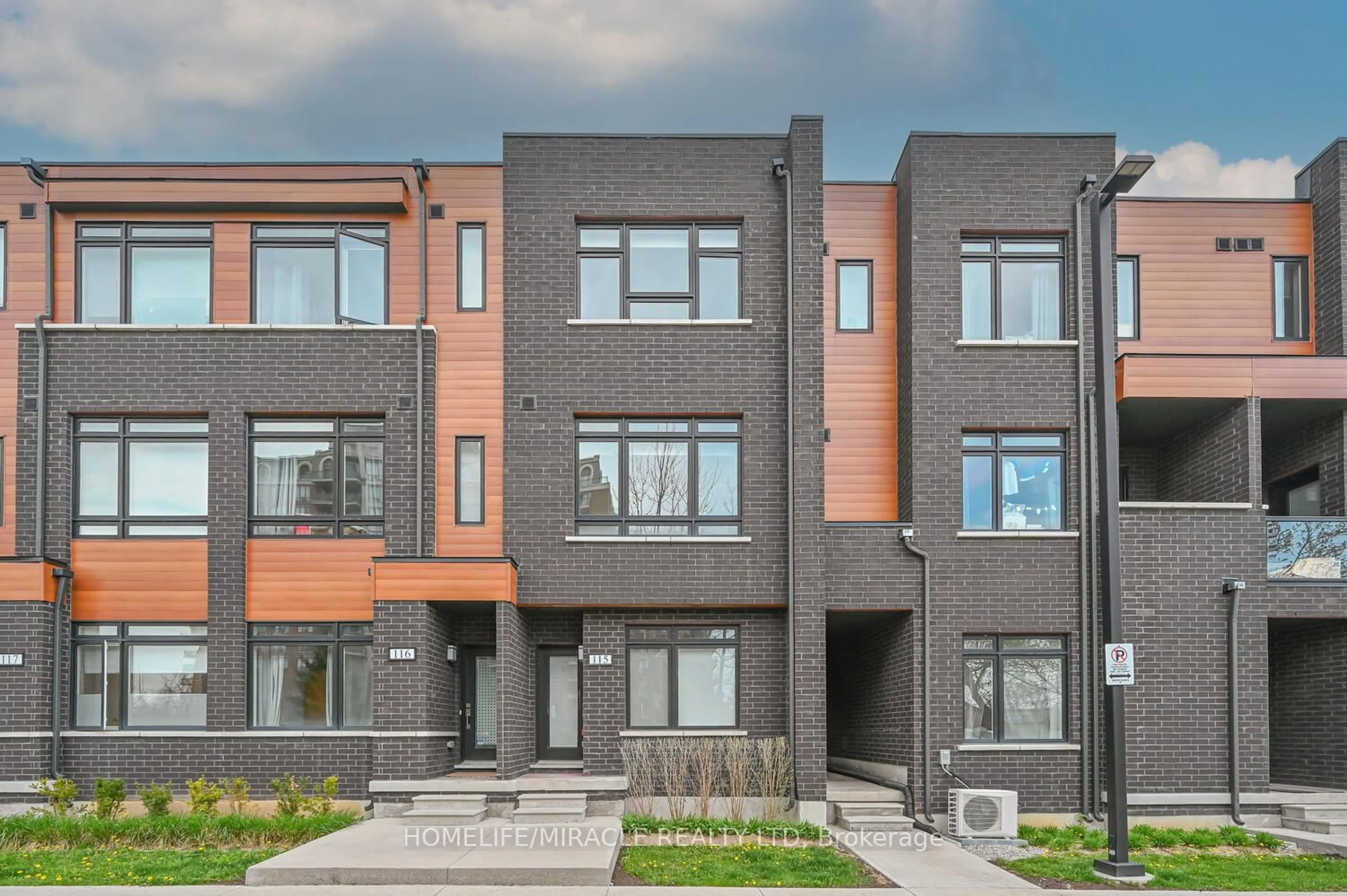 Home with brick exterior material, street for 370 Red Maple Rd #115, Richmond Hill Ontario L4C 6P5
