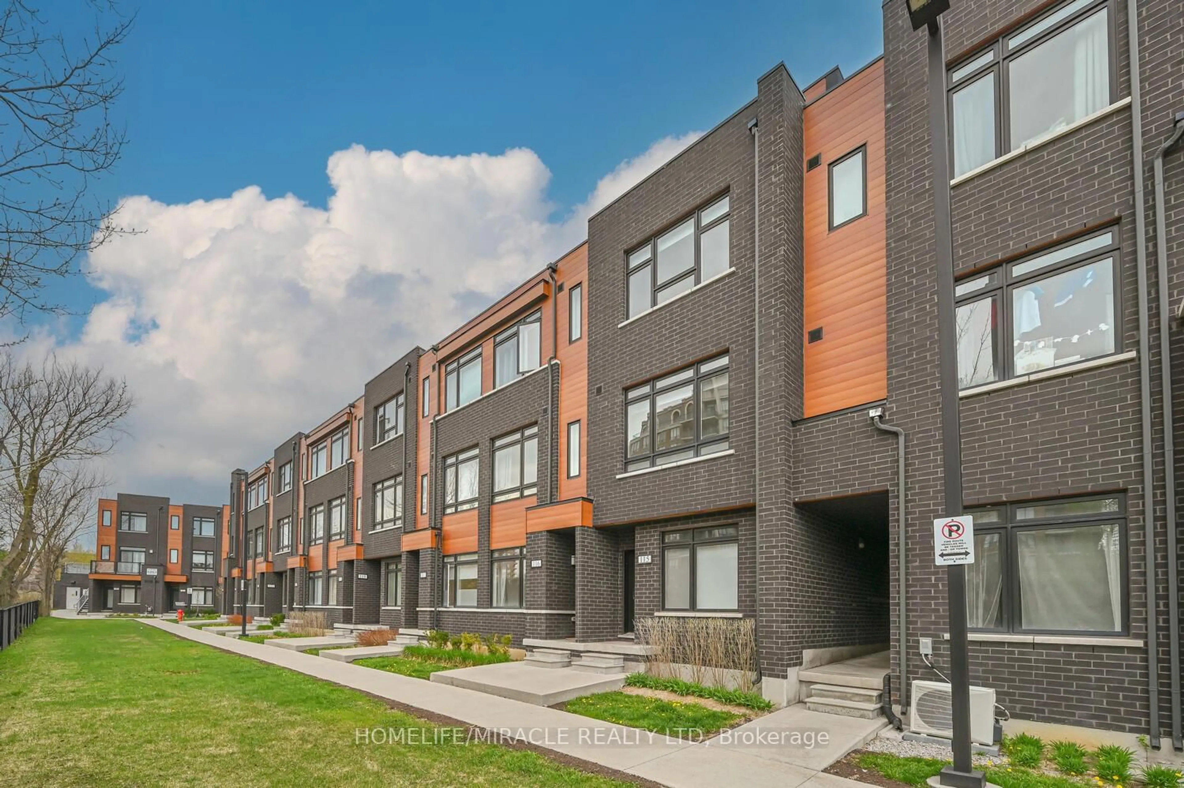 Home with brick exterior material, street for 370 Red Maple Rd #115, Richmond Hill Ontario L4C 6P5