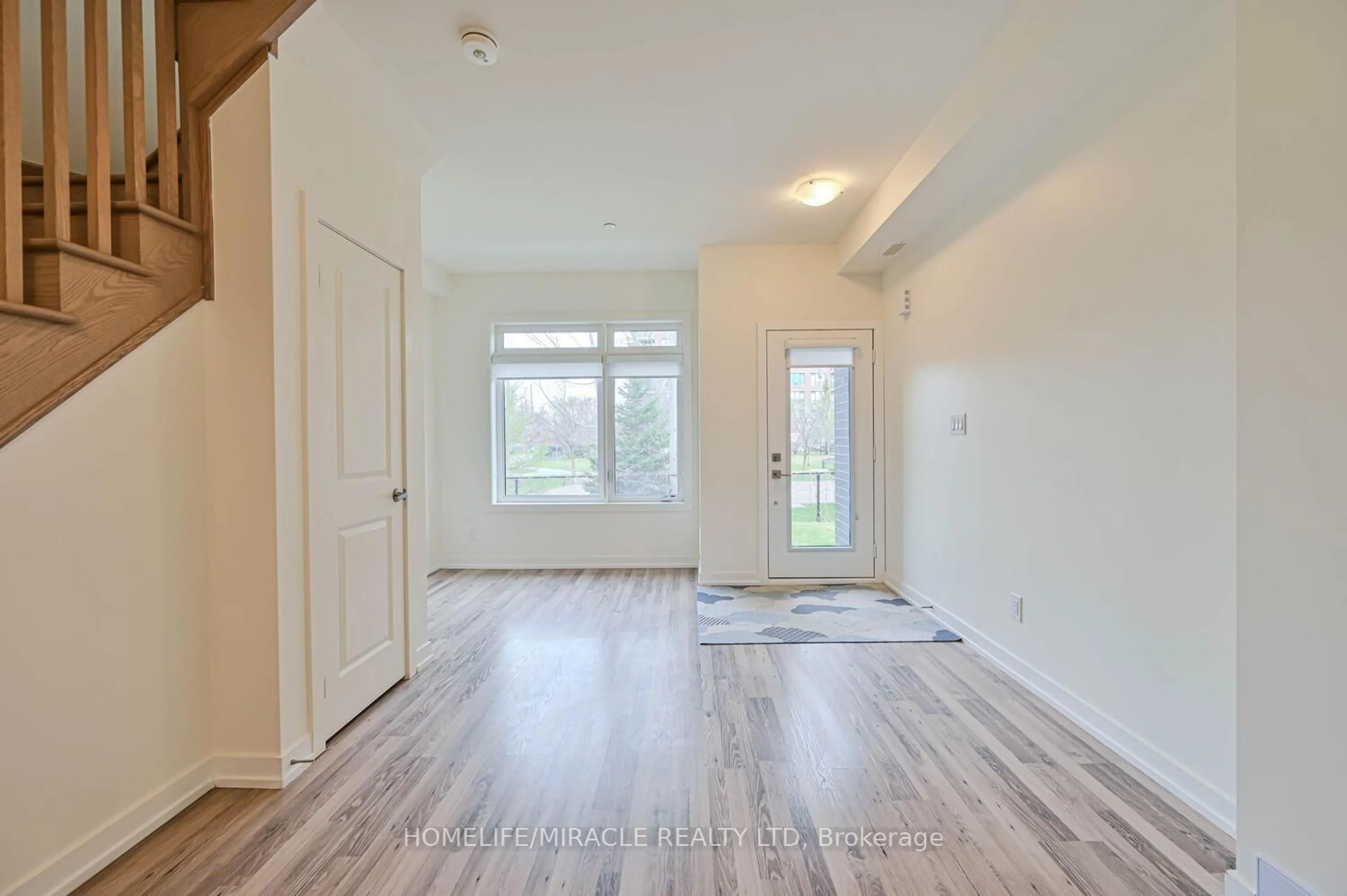 Unknown for 370 Red Maple Rd #115, Richmond Hill Ontario L4C 6P5