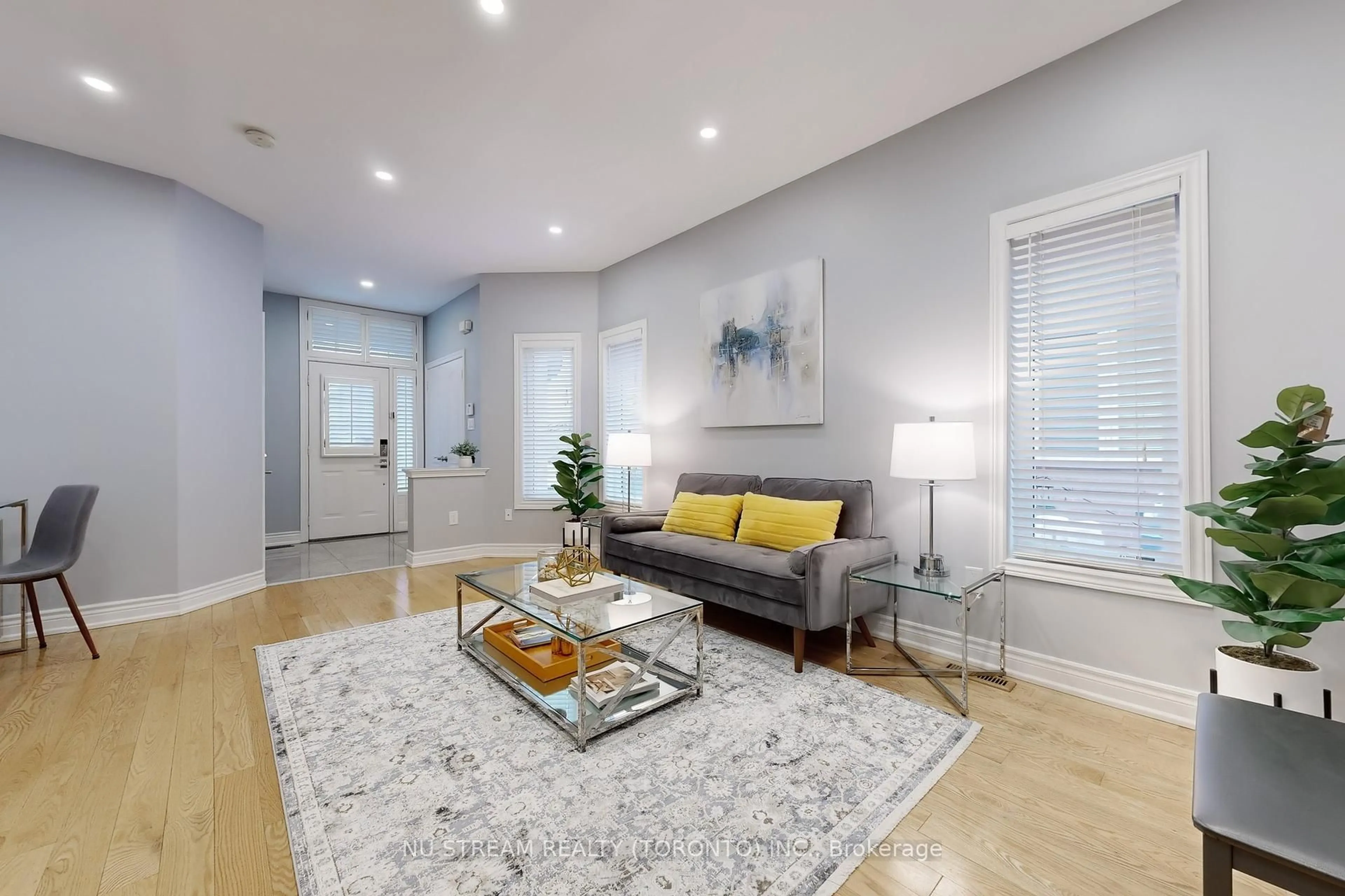 Living room with furniture, unknown for 52 Idyllwood Ave, Richmond Hill Ontario L4S 2P3