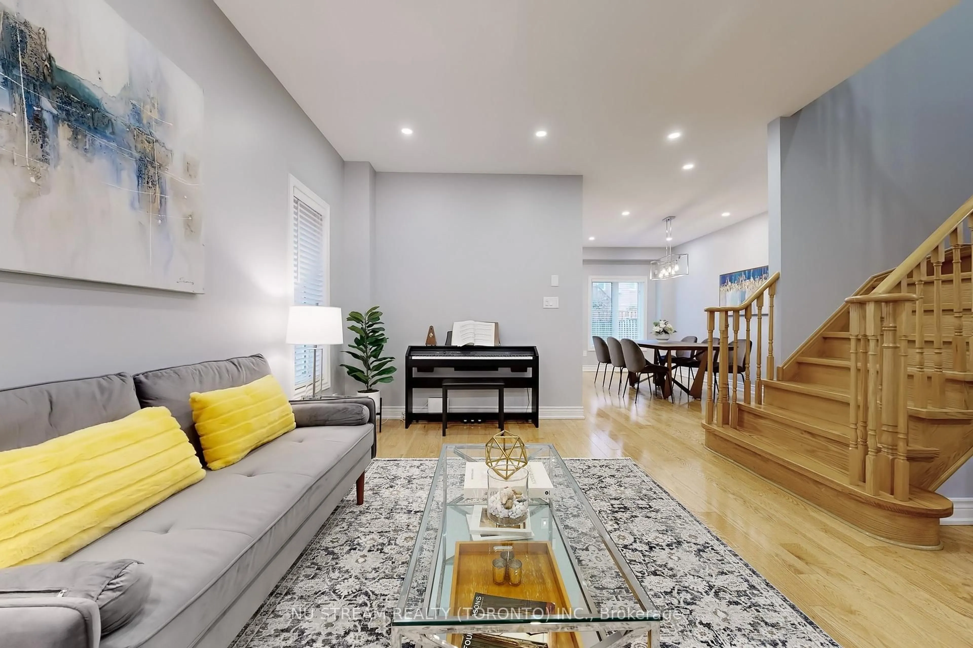 Living room with furniture, unknown for 52 Idyllwood Ave, Richmond Hill Ontario L4S 2P3