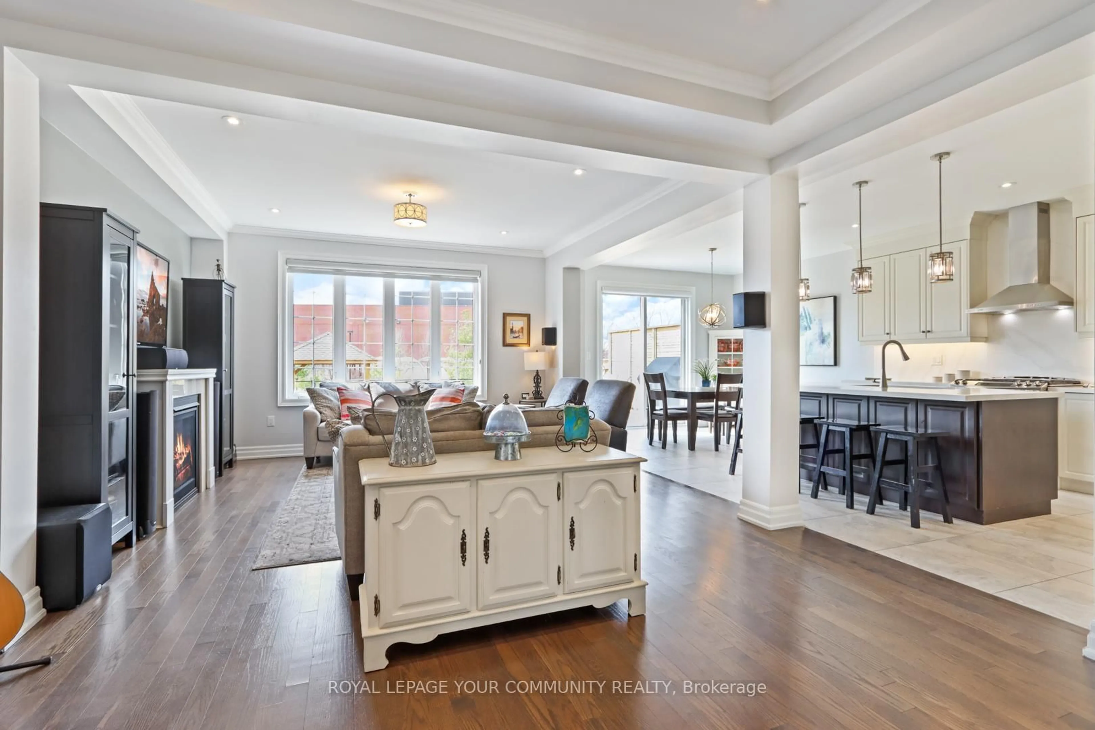 Open concept kitchen, unknown for 648 Somerville Dr, Newmarket Ontario L3X 0J9