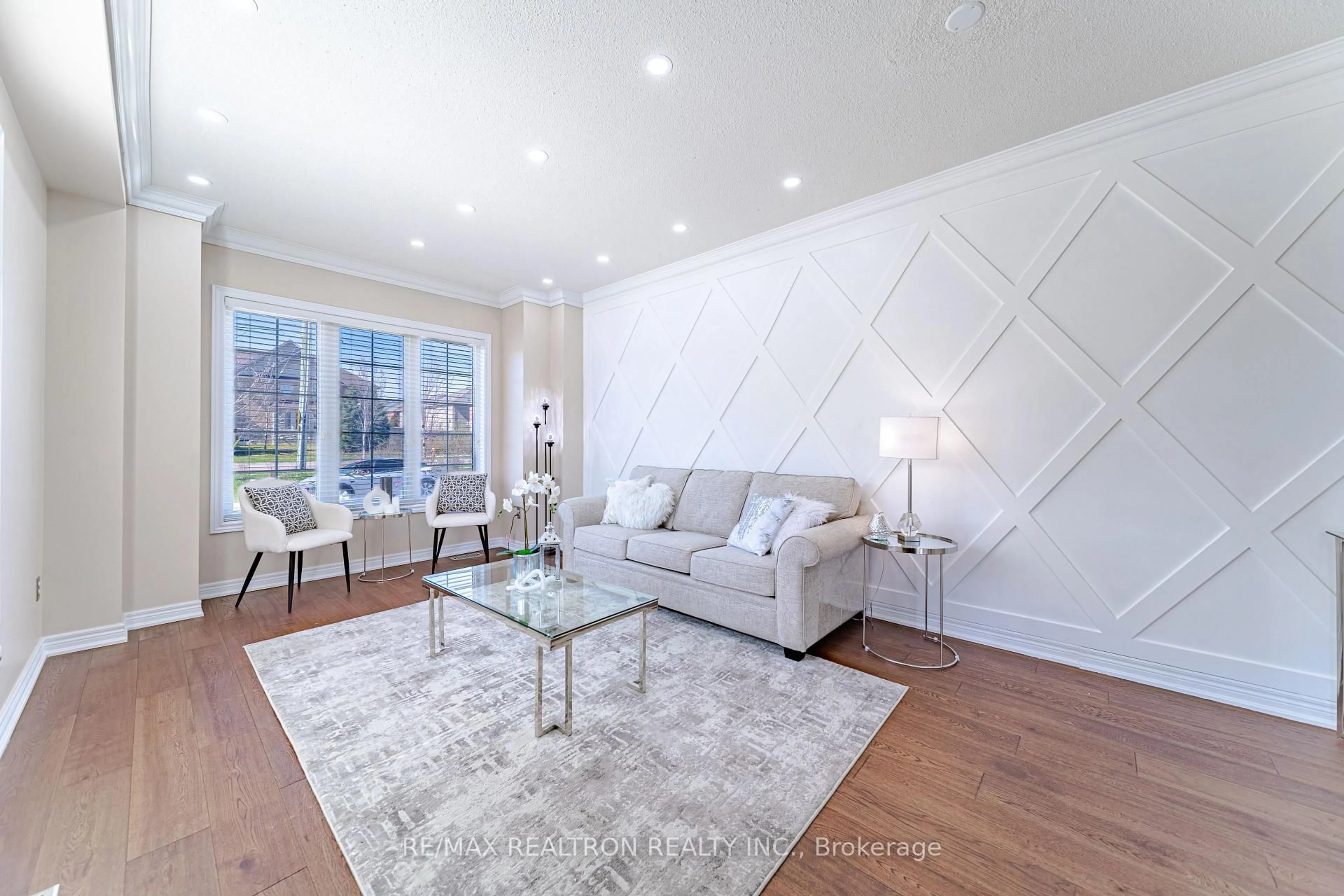 Living room with furniture, unknown for 31 Estrella Cres, Richmond Hill Ontario L4E 0S3
