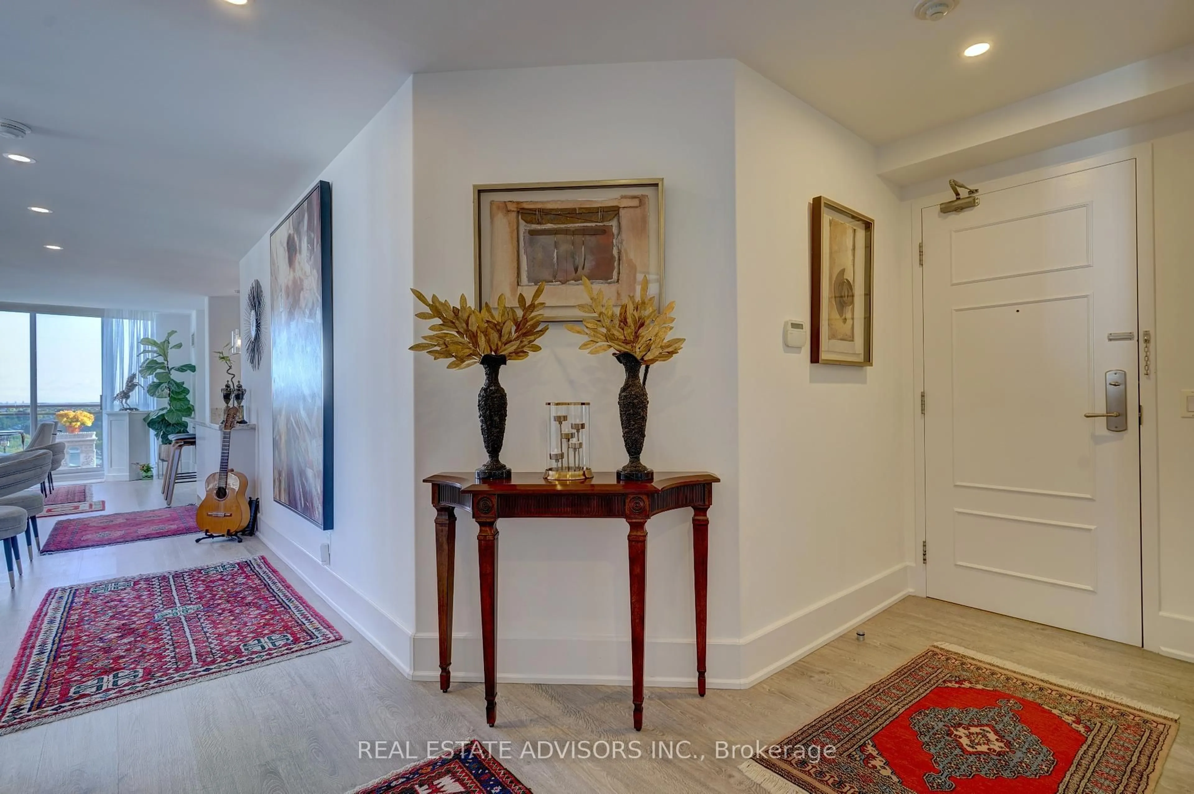 Indoor entryway for 310 Red Maple Rd #LPH 11, Richmond Hill Ontario L4C 0T7