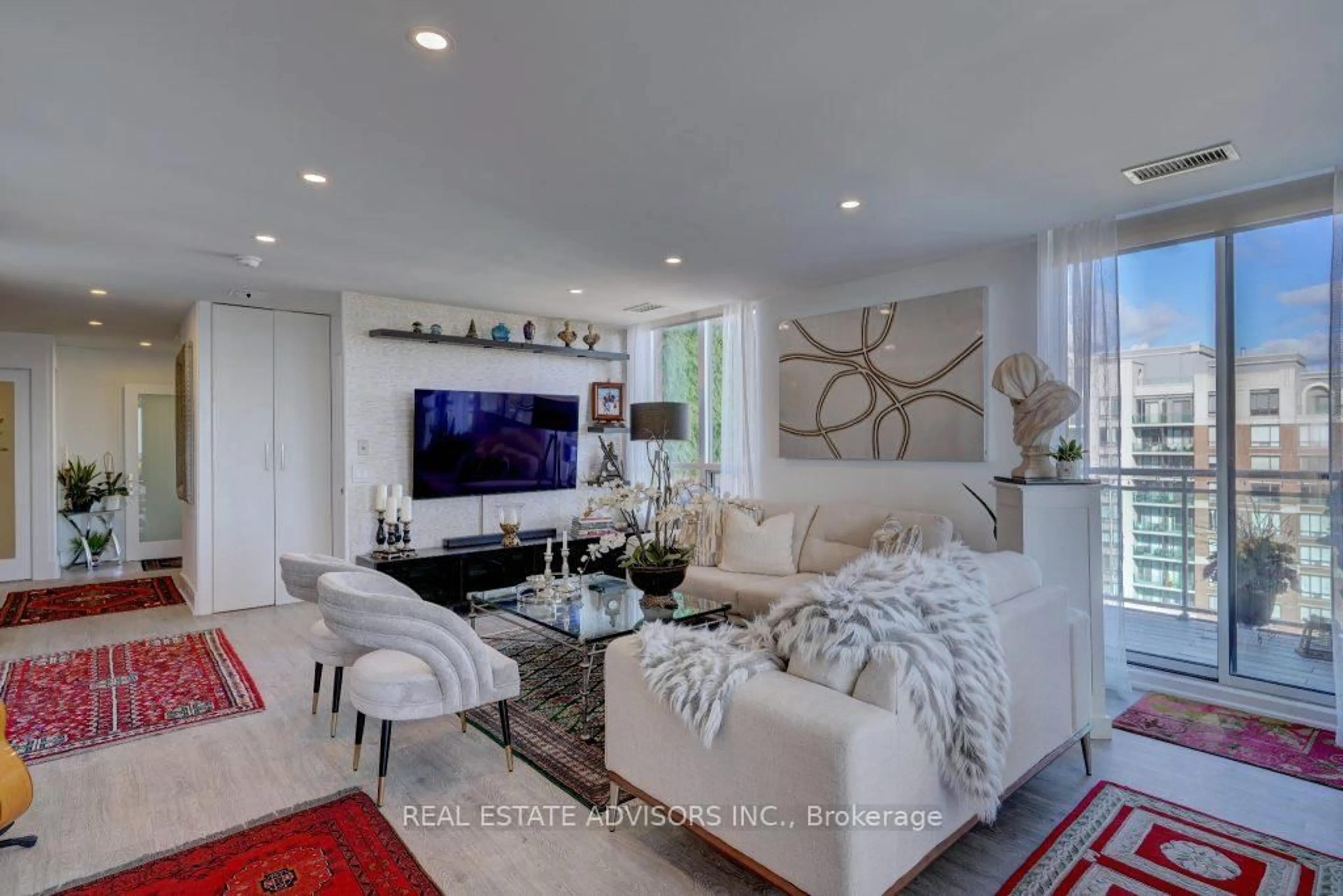 Living room with furniture, unknown for 310 Red Maple Rd #LPH 11, Richmond Hill Ontario L4C 0T7