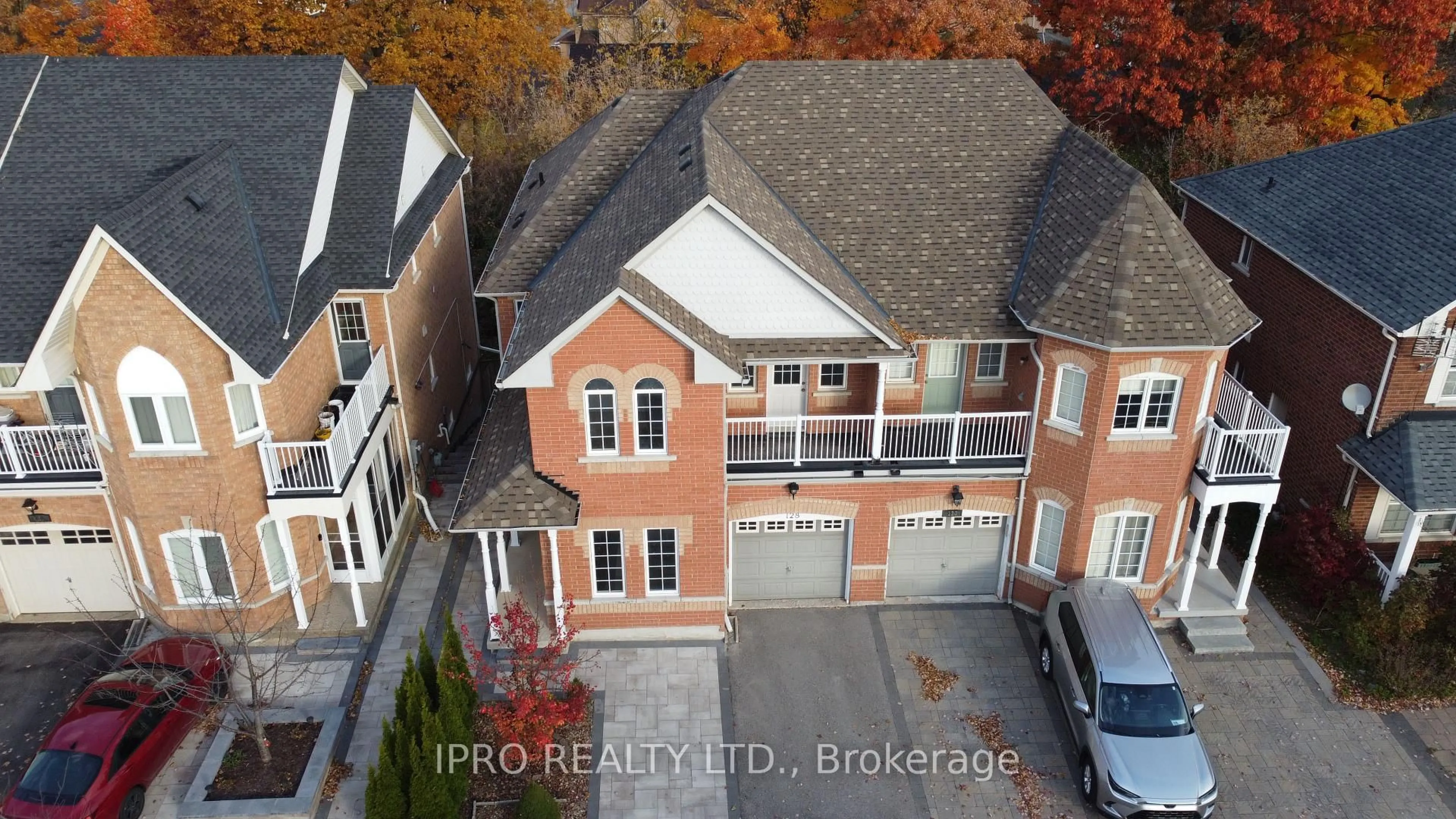 A pic from outside/outdoor area/front of a property/back of a property/a pic from drone, unknown for 128 Lebovic Dr, Richmond Hill Ontario L4E 5B8