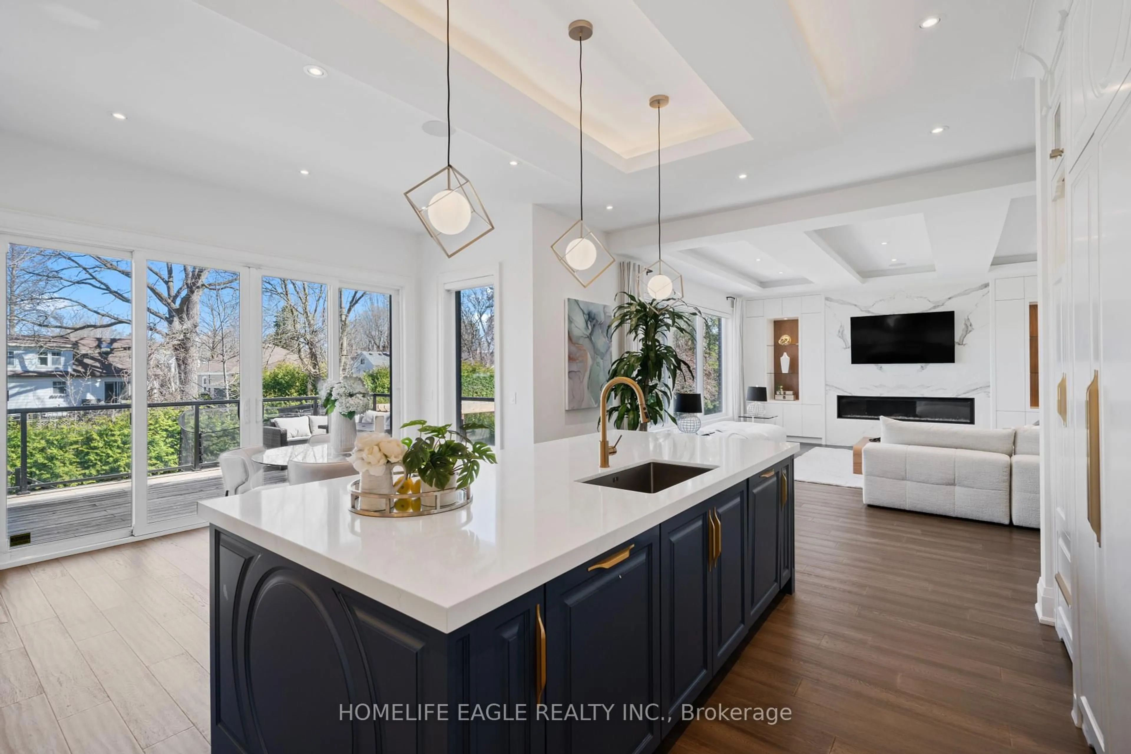 Open concept kitchen, ceramic/tile floor for 24 Royal Rd, Aurora Ontario L4G 1A8