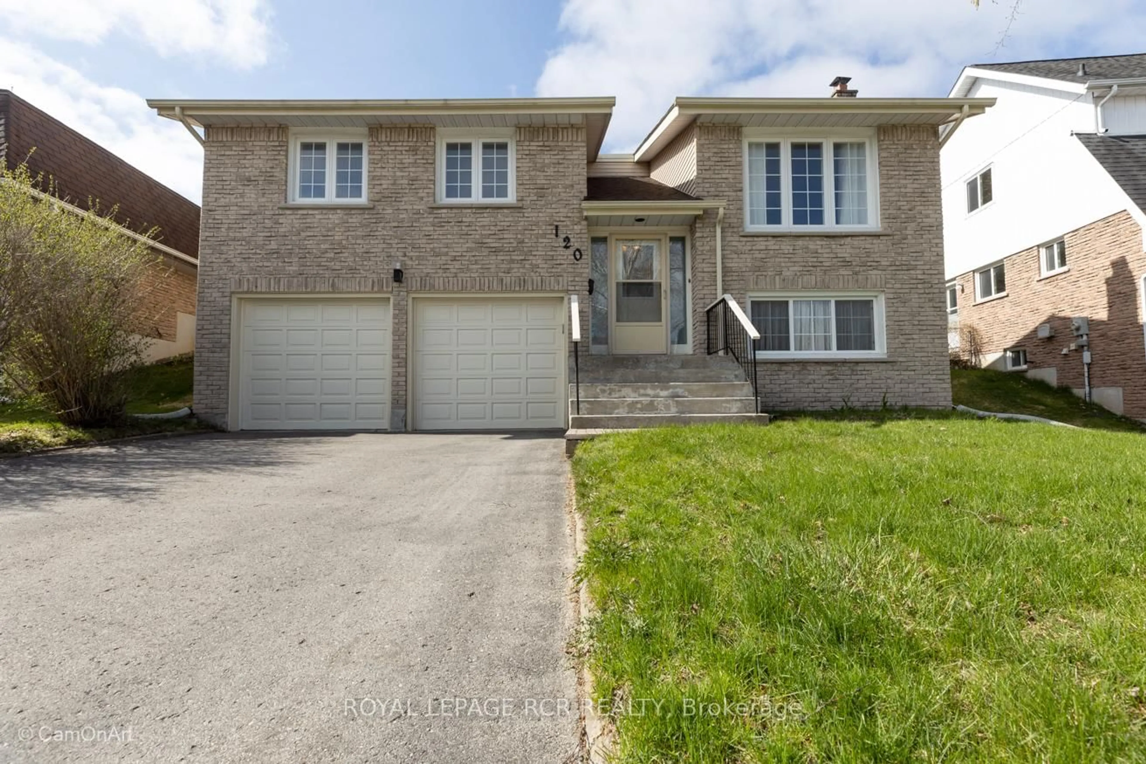 Home with brick exterior material, street for 120 Rutledge Ave, Newmarket Ontario L3Y 5T4