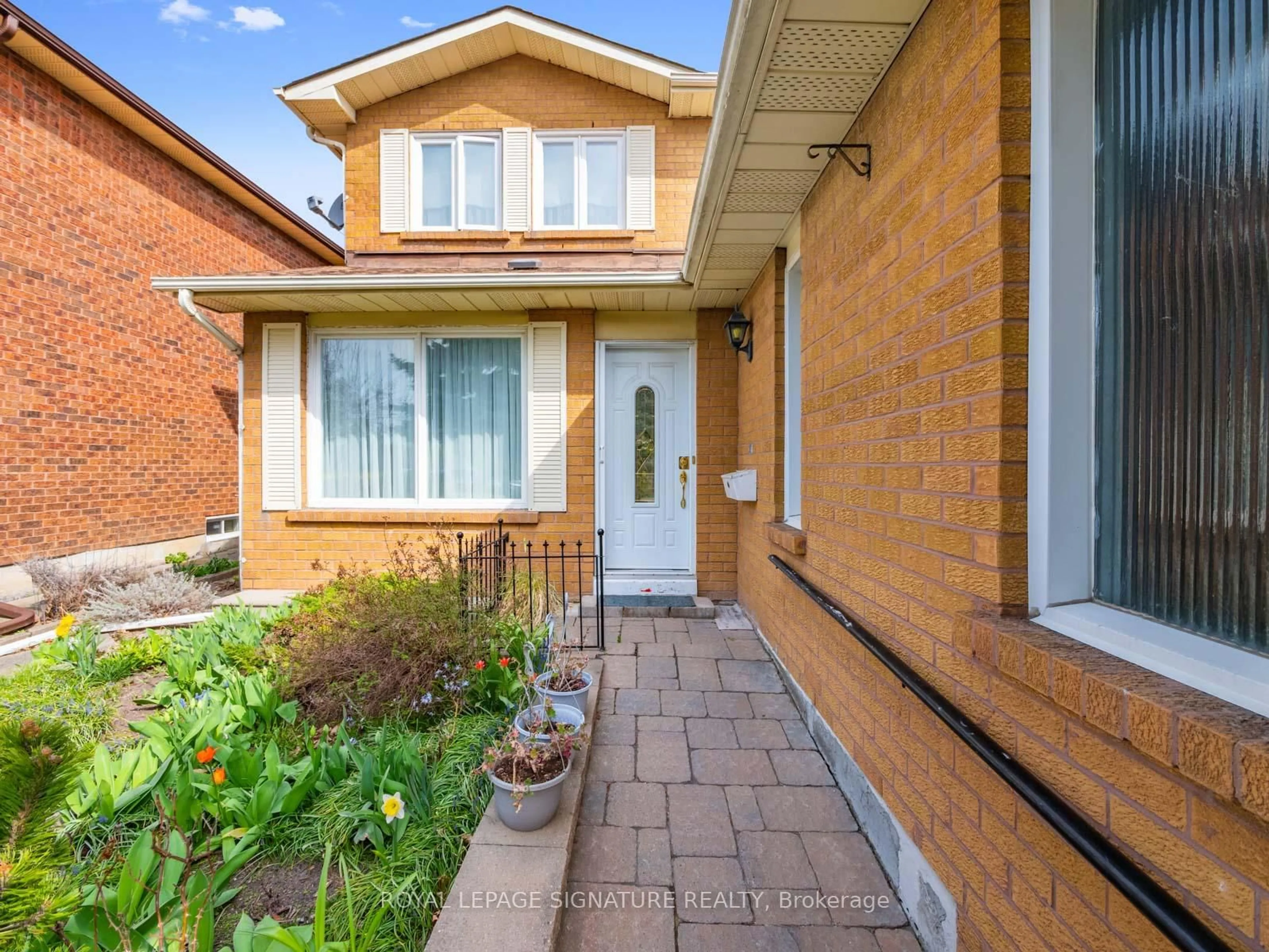 Home with brick exterior material, street for 358 Weldrick Rd, Richmond Hill Ontario L4C 8L1