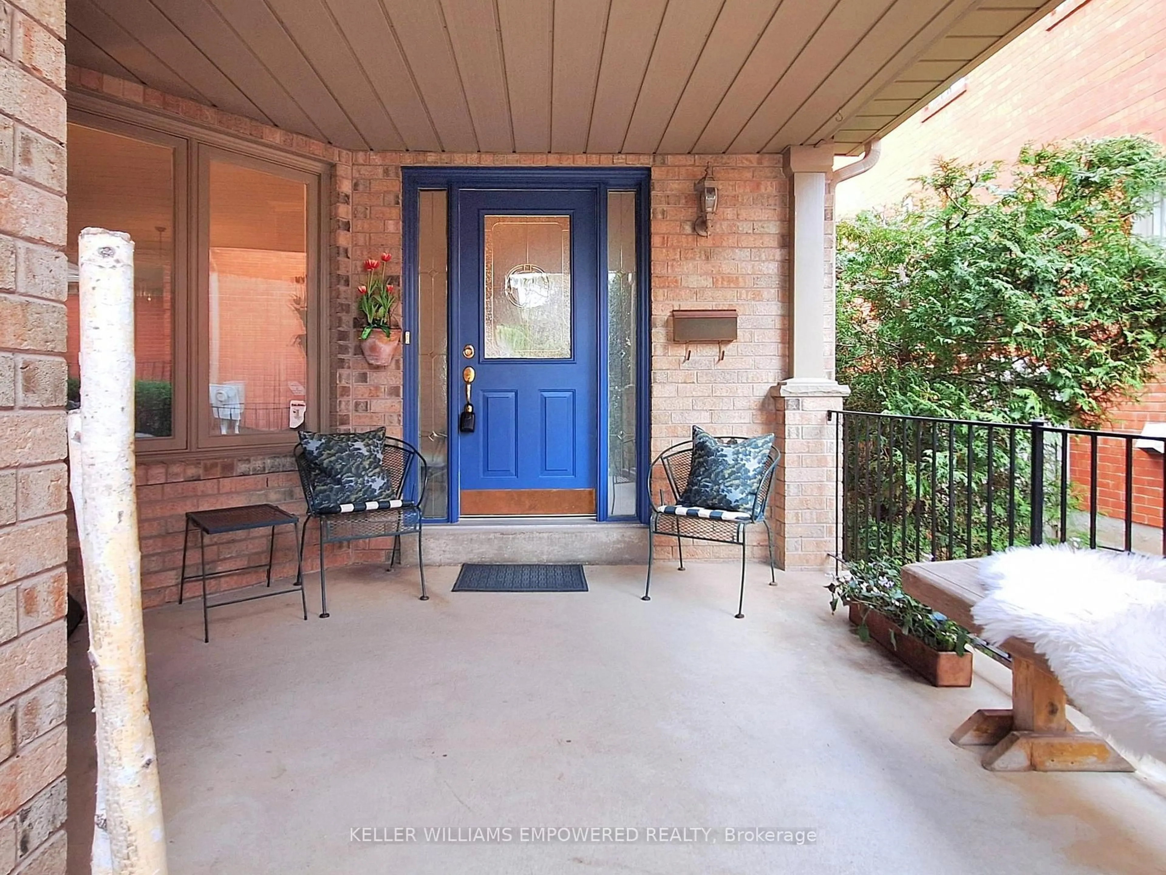Indoor entryway for 37 Los Alamos Dr, Richmond Hill Ontario L4C 0G7