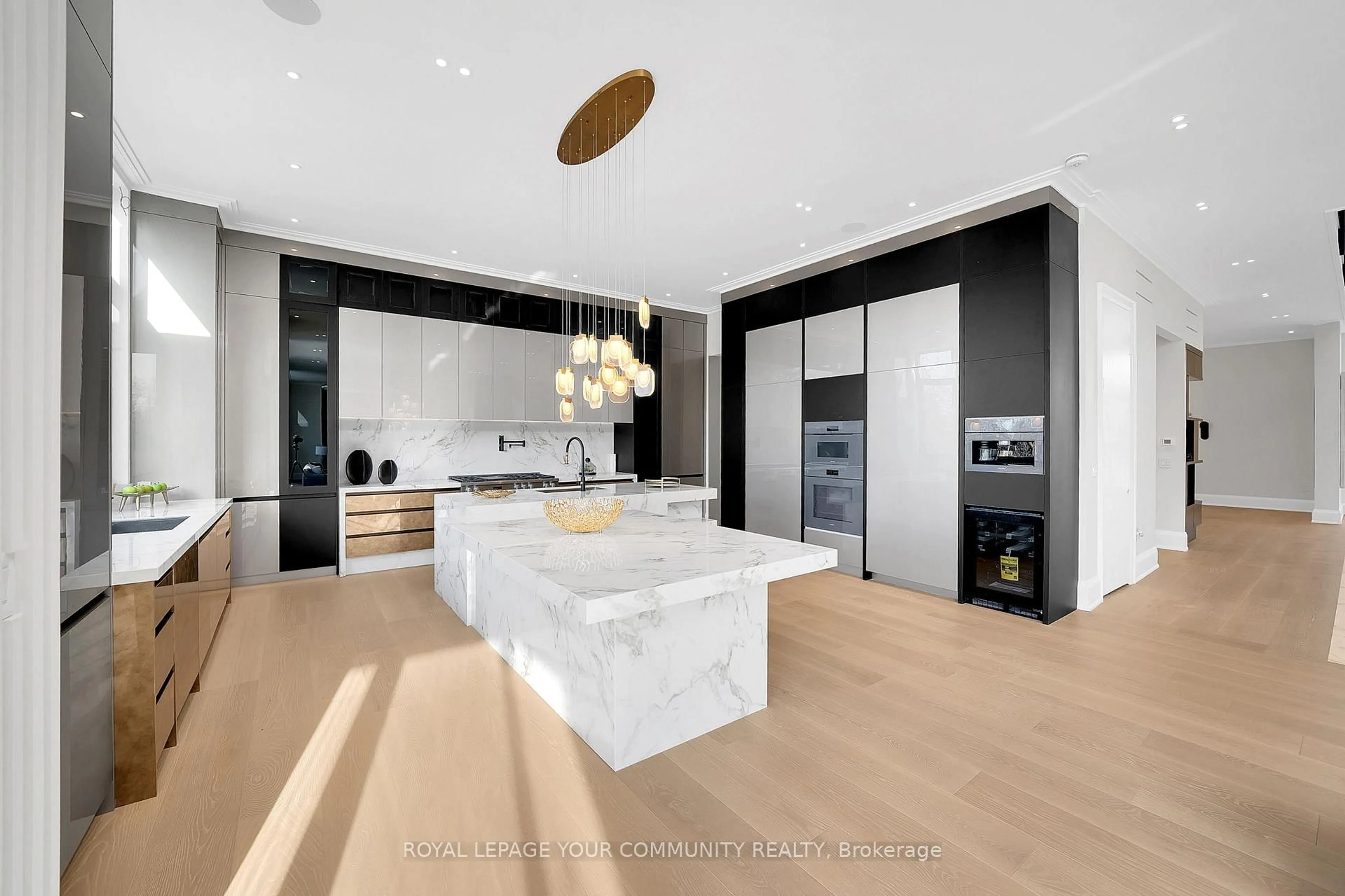 Contemporary kitchen, unknown for 8 Poplar Dr, Richmond Hill Ontario L4E 2W5