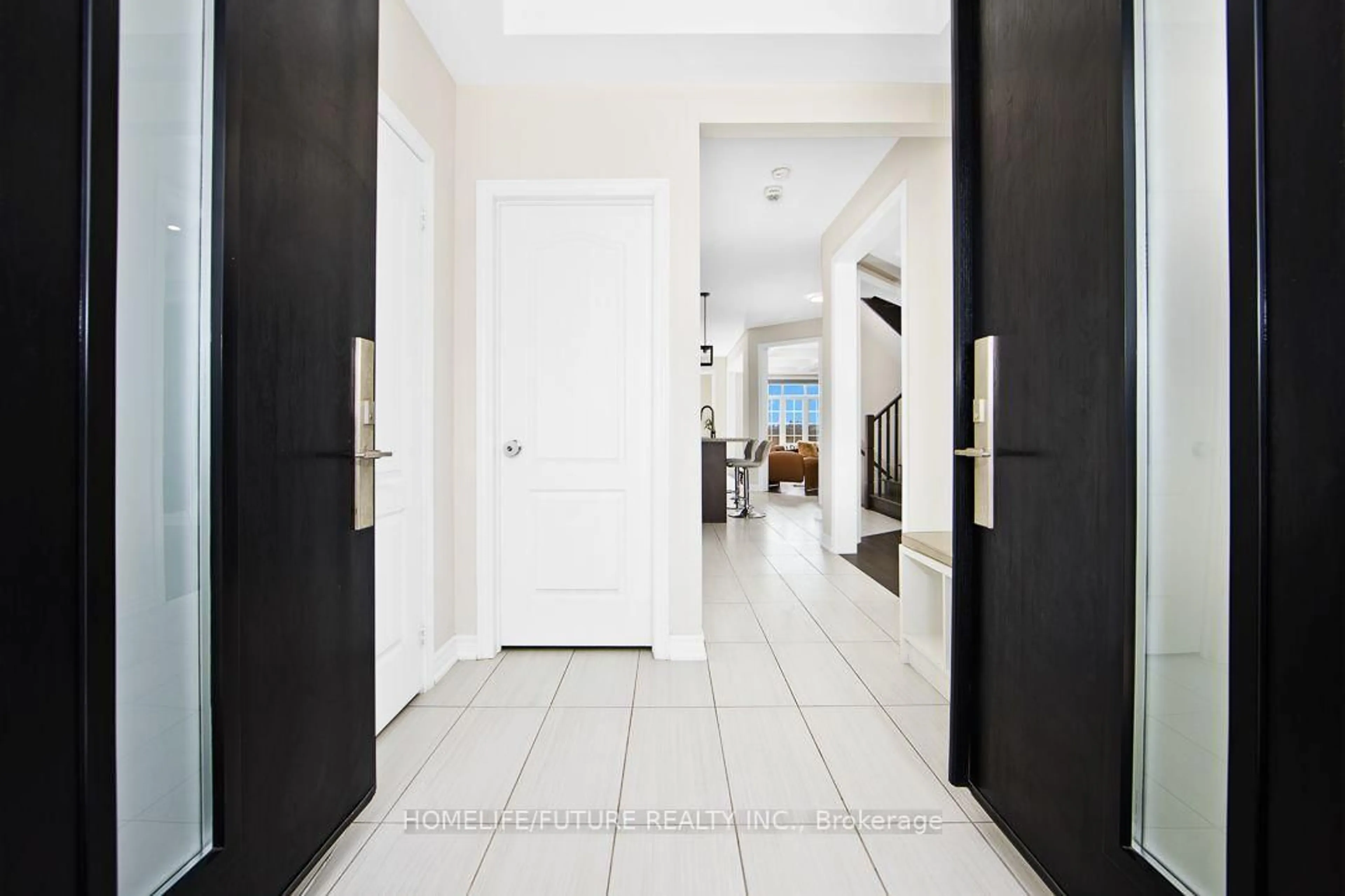 Indoor entryway for 35 Gordon Landon Dr, Markham Ontario L6B 0X9
