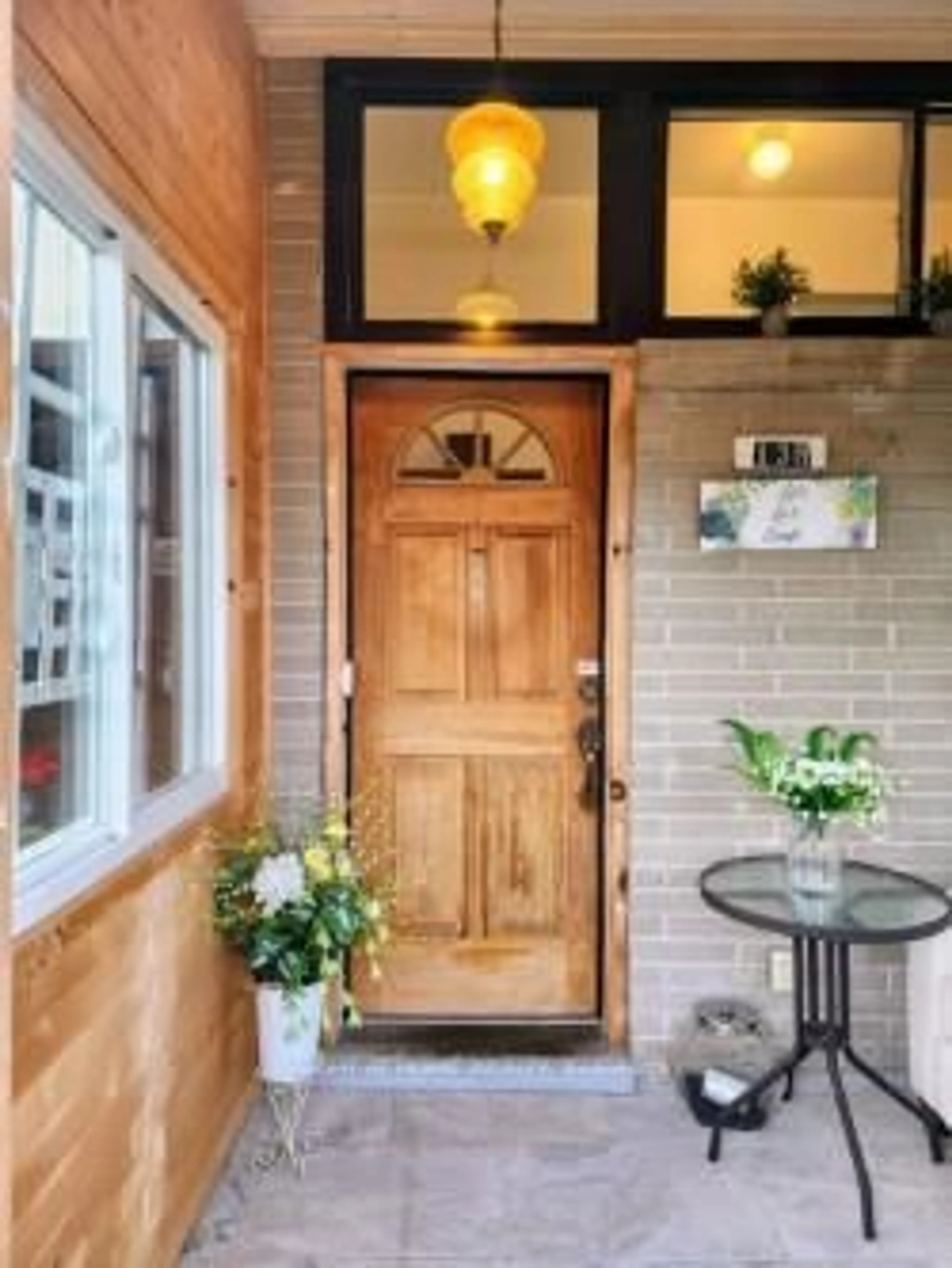 Indoor entryway for 138 Longford Dr, Newmarket Ontario L3Y 2Y5