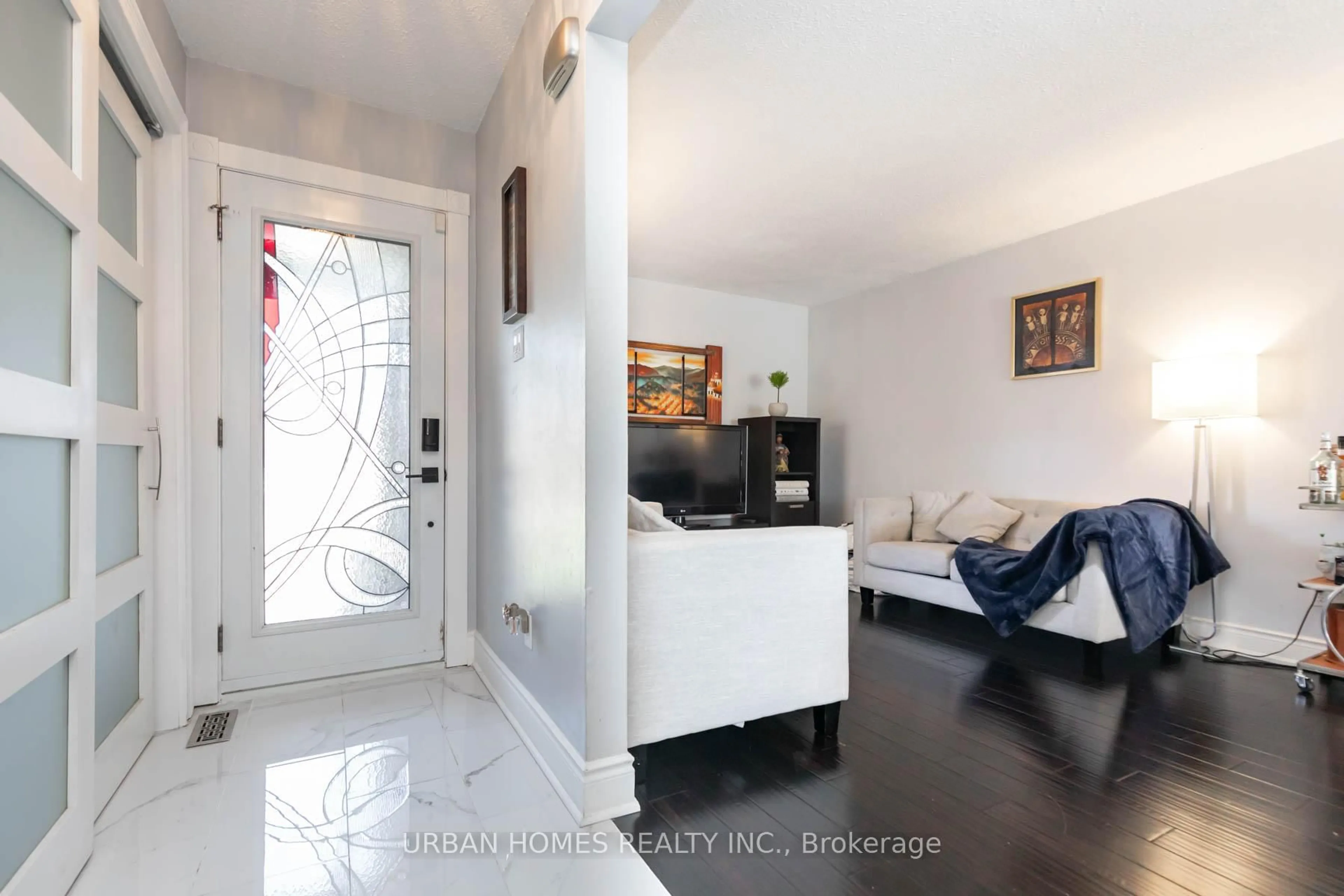Indoor entryway for 61 bob o'link Ave, Vaughan Ontario L4K 1H2