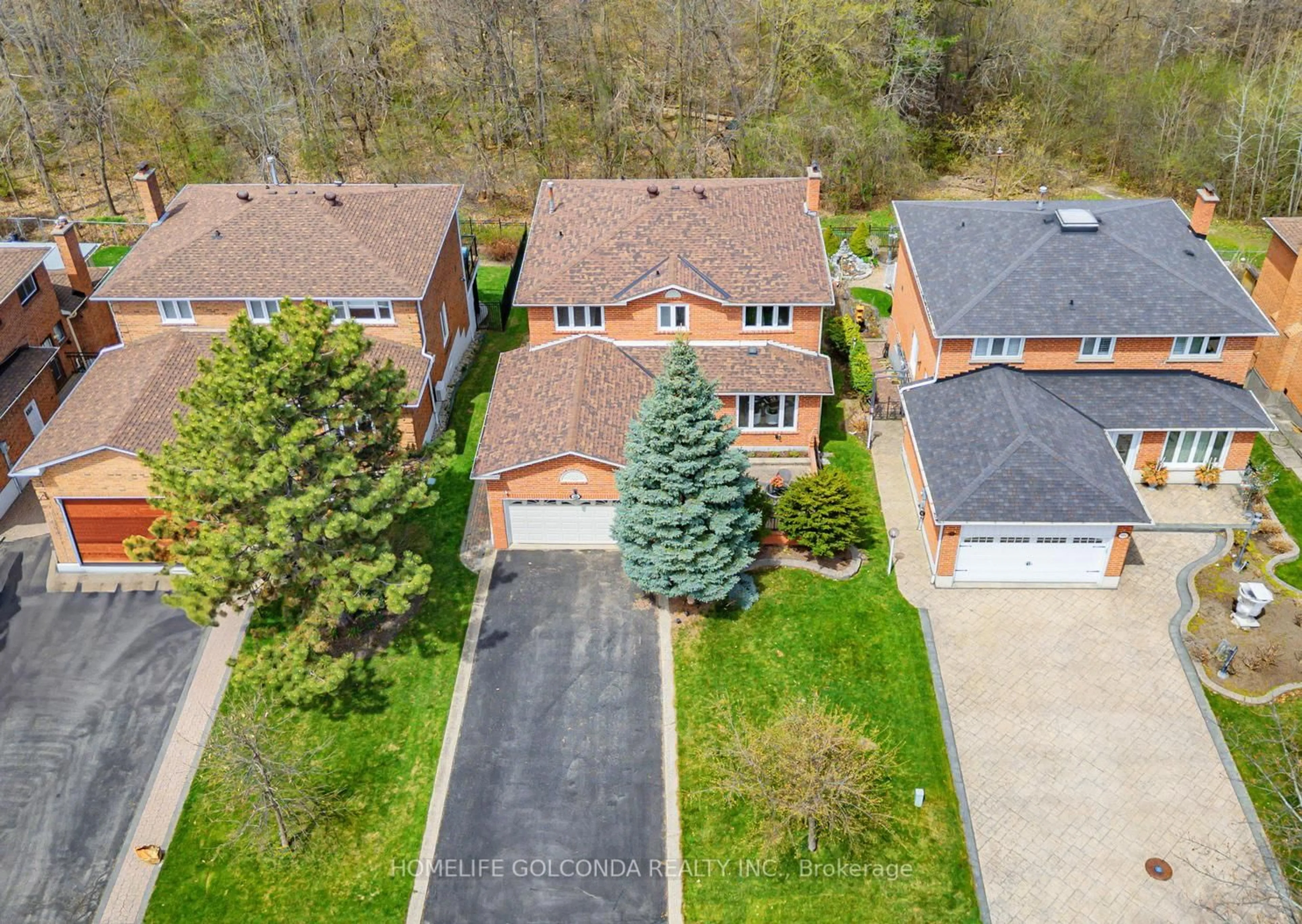A pic from outside/outdoor area/front of a property/back of a property/a pic from drone, street for 310 Airdrie Dr, Vaughan Ontario L4L 3B9