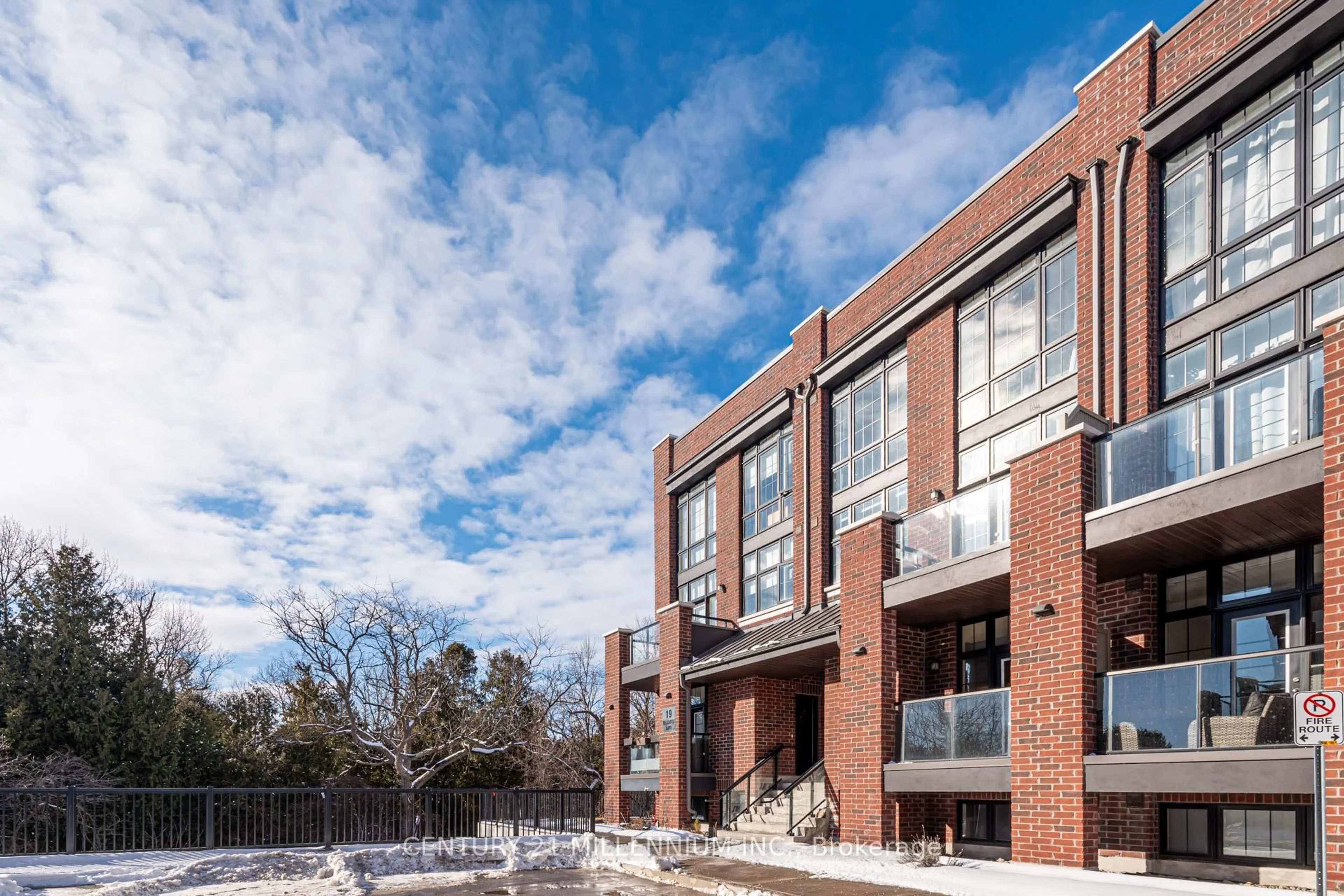 Home with brick exterior material, building for 19 Bellcastle Gate #340, Whitchurch-Stouffville Ontario L4A 4T4