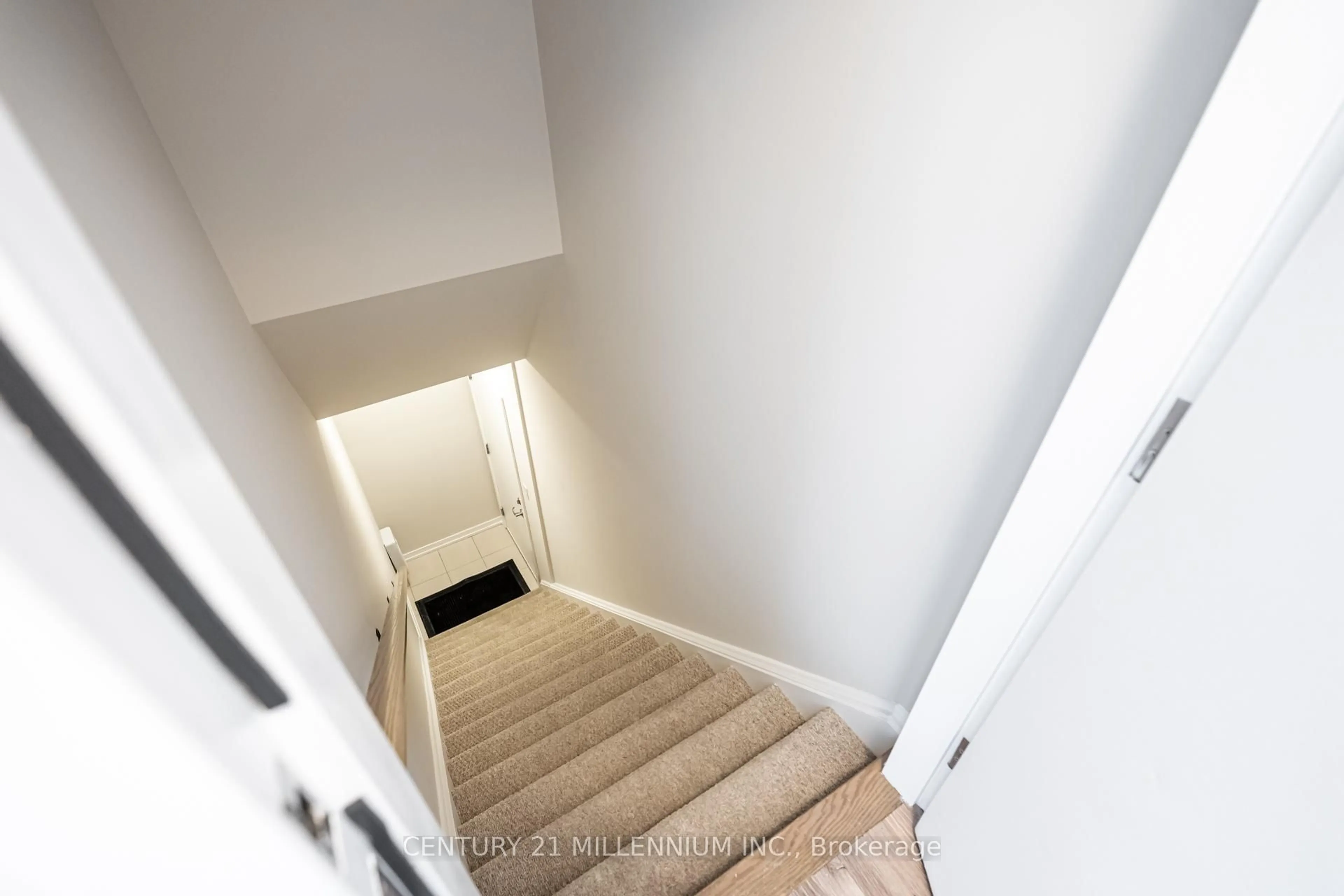 Stairs for 19 Bellcastle Gate #340, Whitchurch-Stouffville Ontario L4A 4T4
