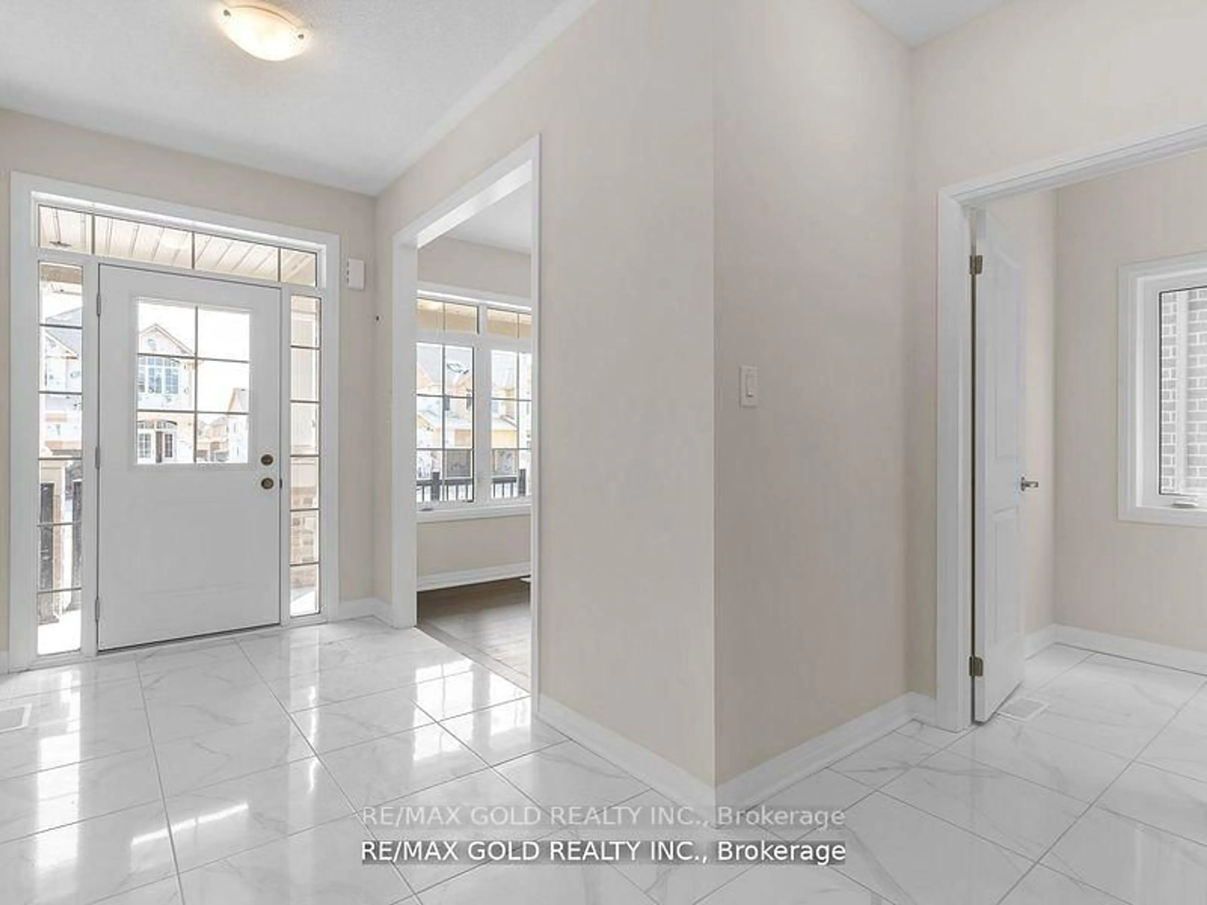 Indoor foyer for 1530 Prentice Rd, Innisfil Ontario L9S 0R3