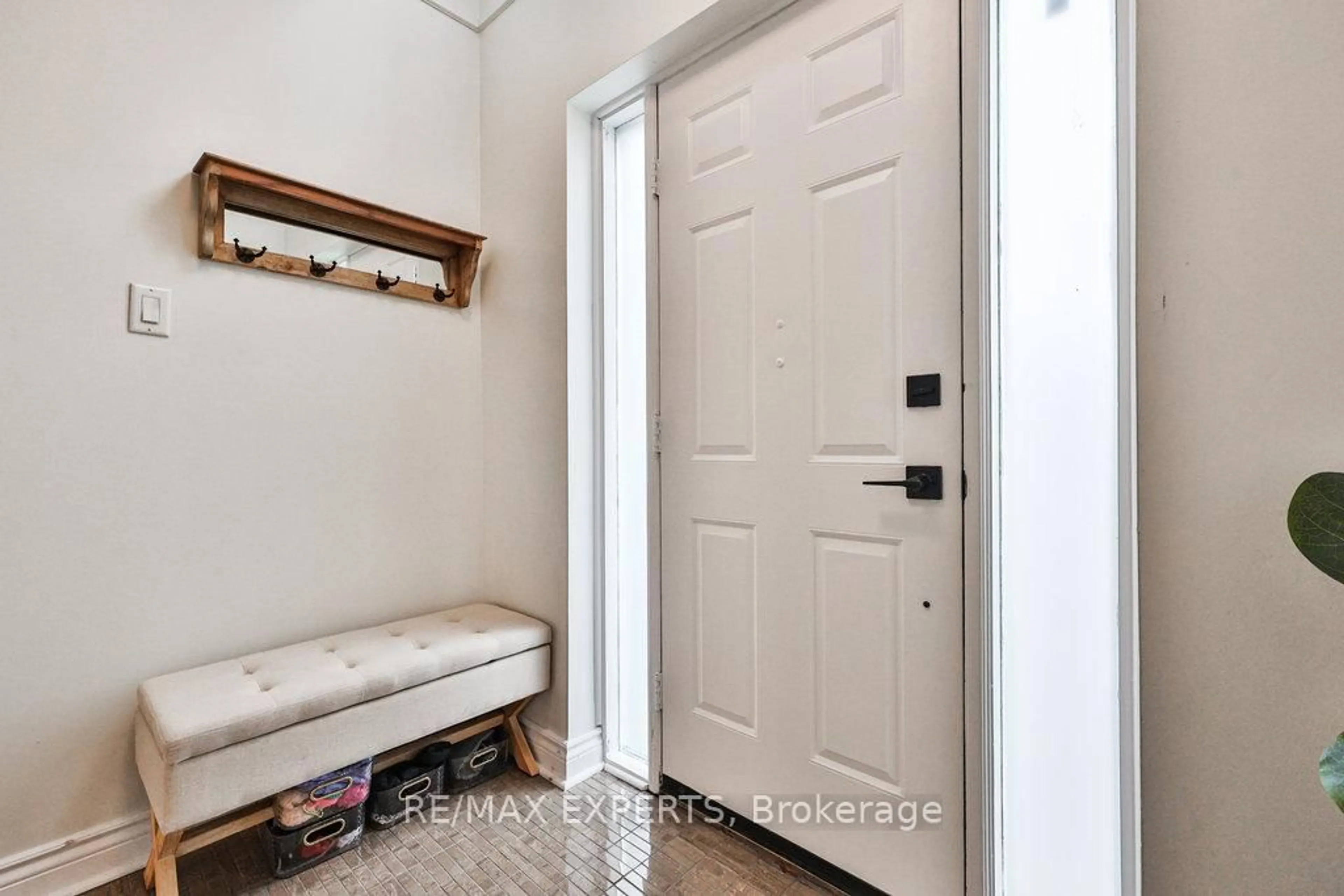 Indoor entryway for 4 Amos Maynard Circ, Vaughan Ontario L4L 3B8
