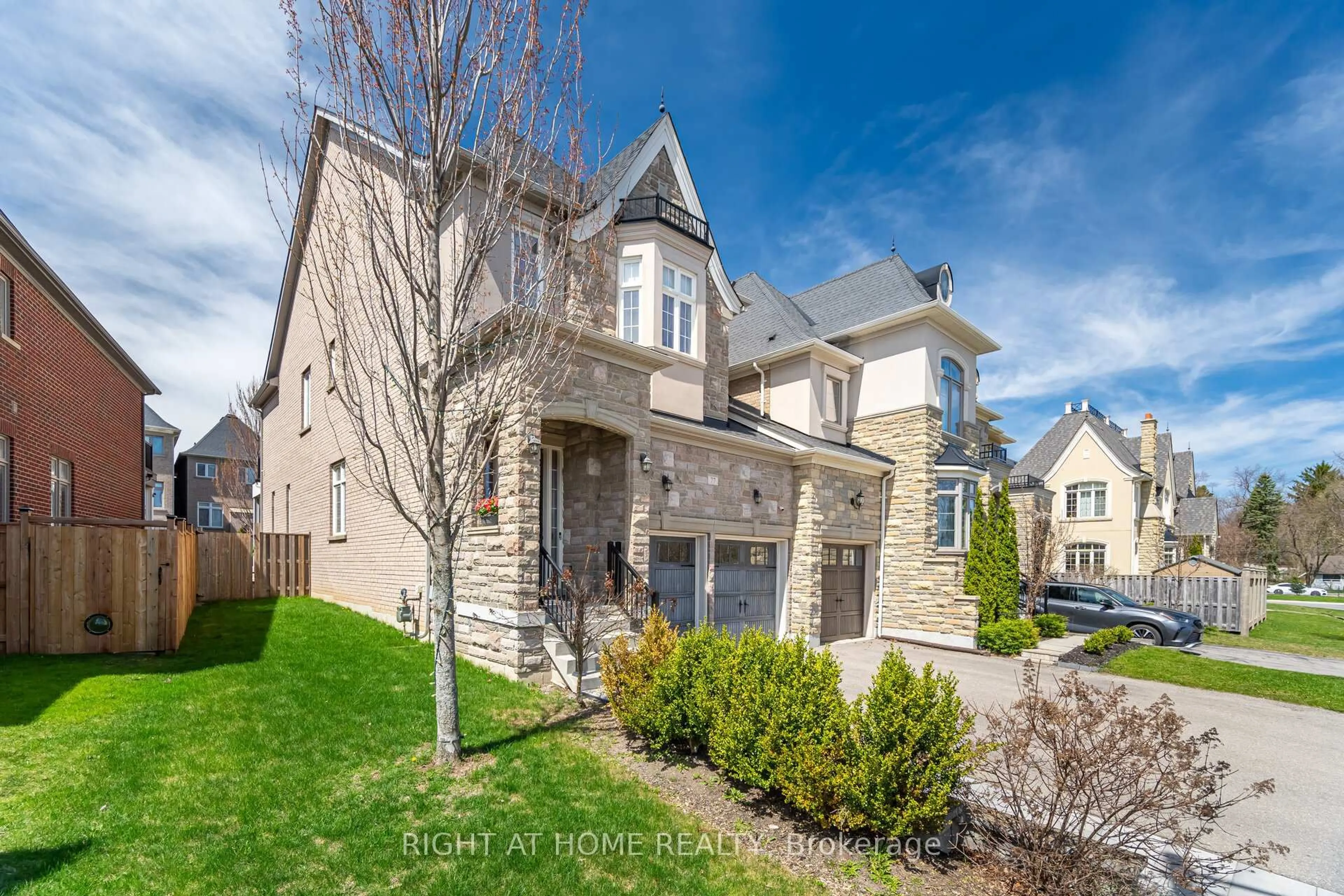 Home with brick exterior material, street for 77 Robert Berry Cres, King Ontario L7B 0M6